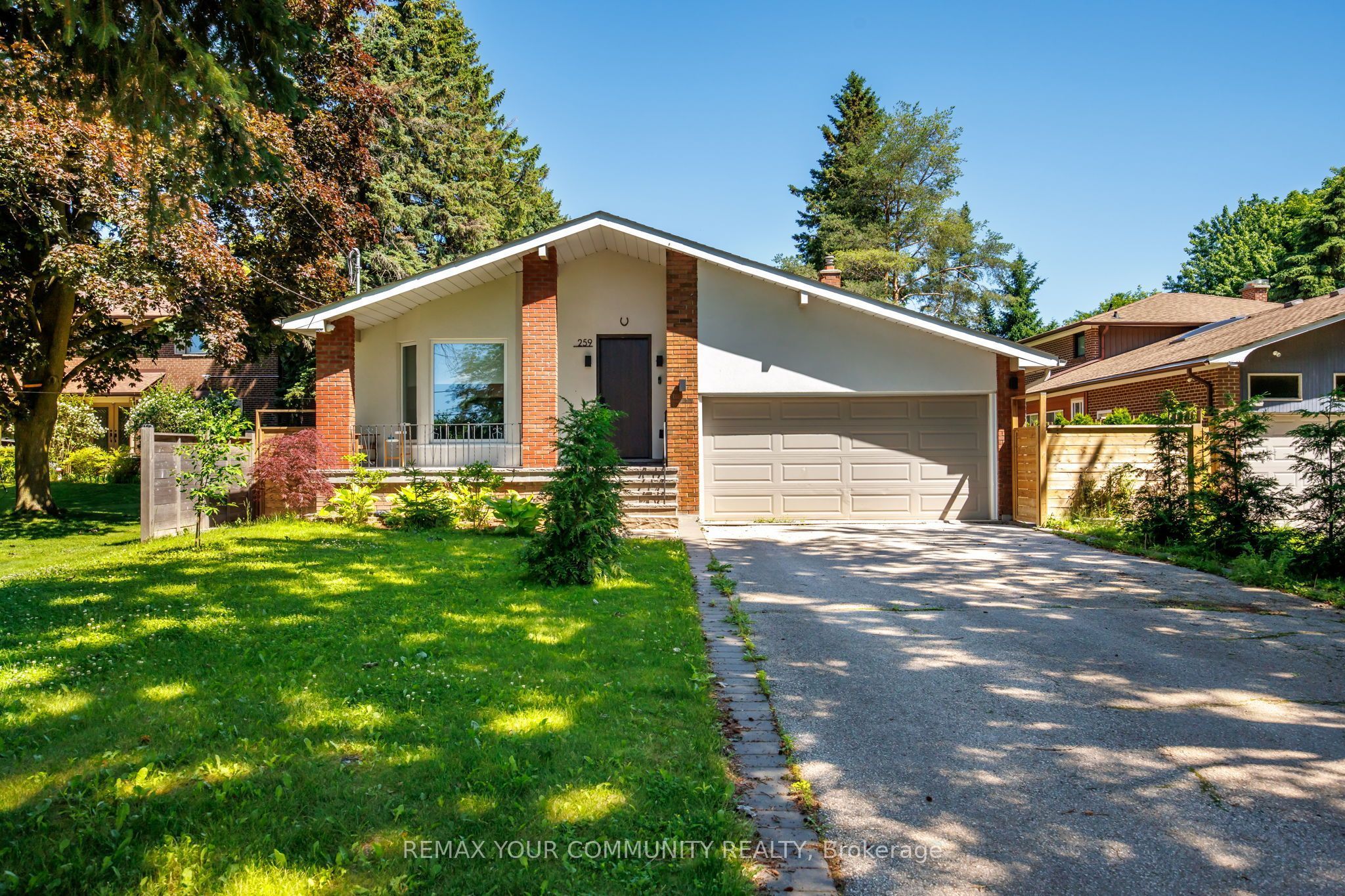 259 Rumble Avenue, Richmond Hill, ON L4C 4G5 photo 2