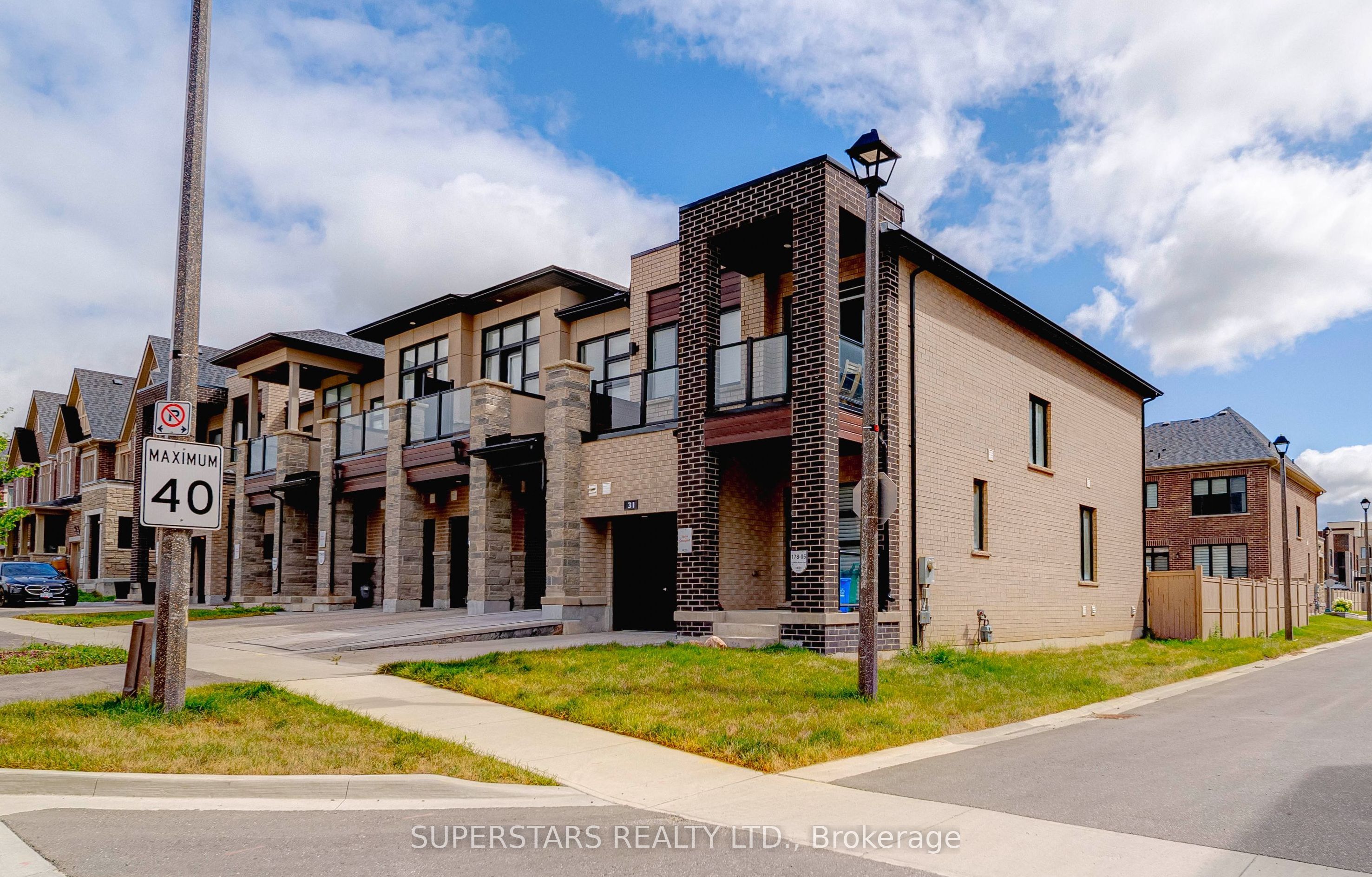 31 Harvey Bunker Crescent, Markham, ON L6C 3K3 photo 2
