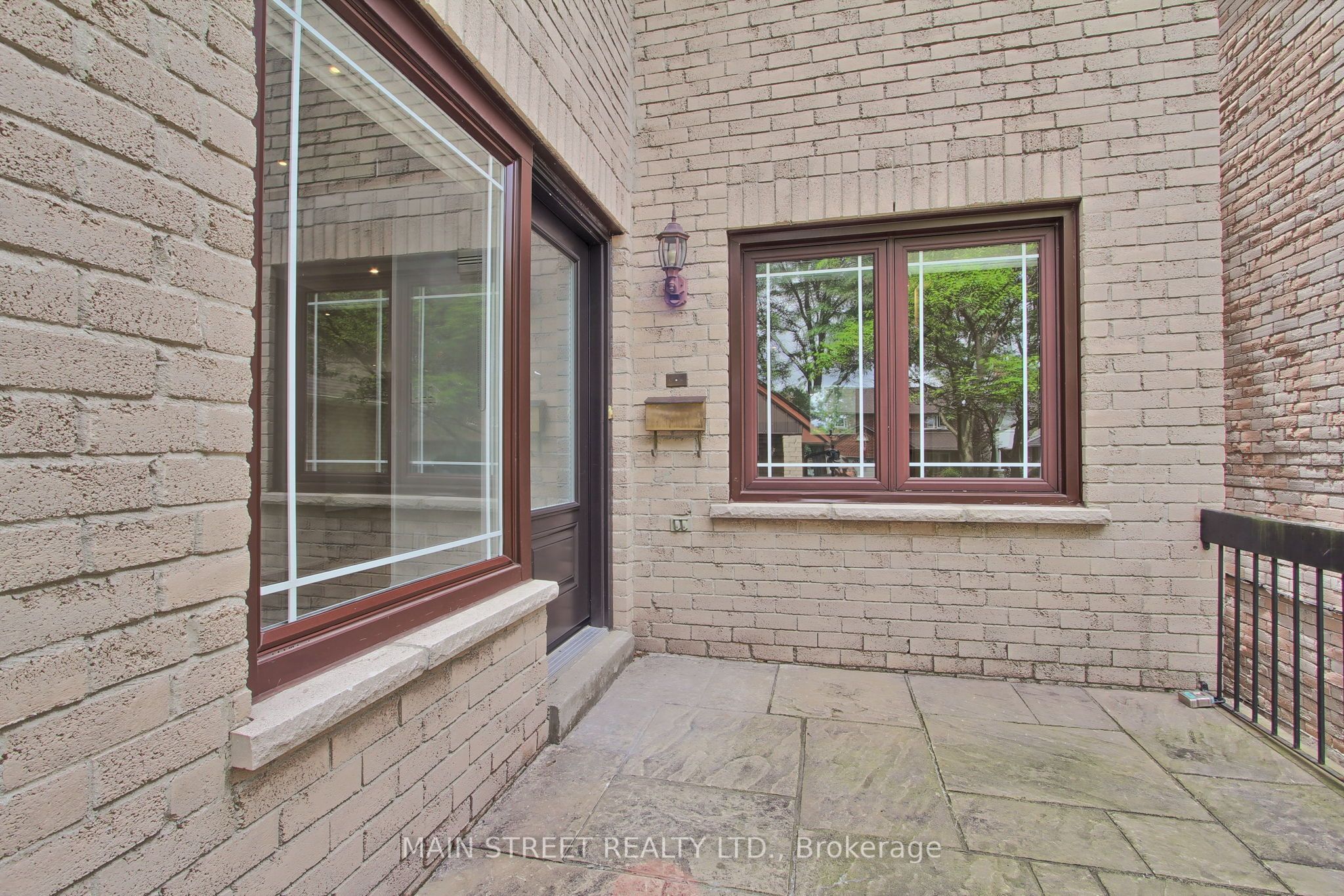 27 Murdock Avenue, Aurora, ON L4G 5E7 photo 4