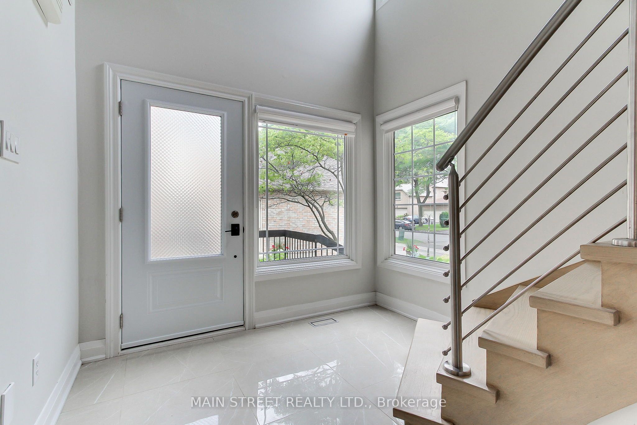 27 Murdock Avenue, Aurora, ON L4G 5E7 photo 5