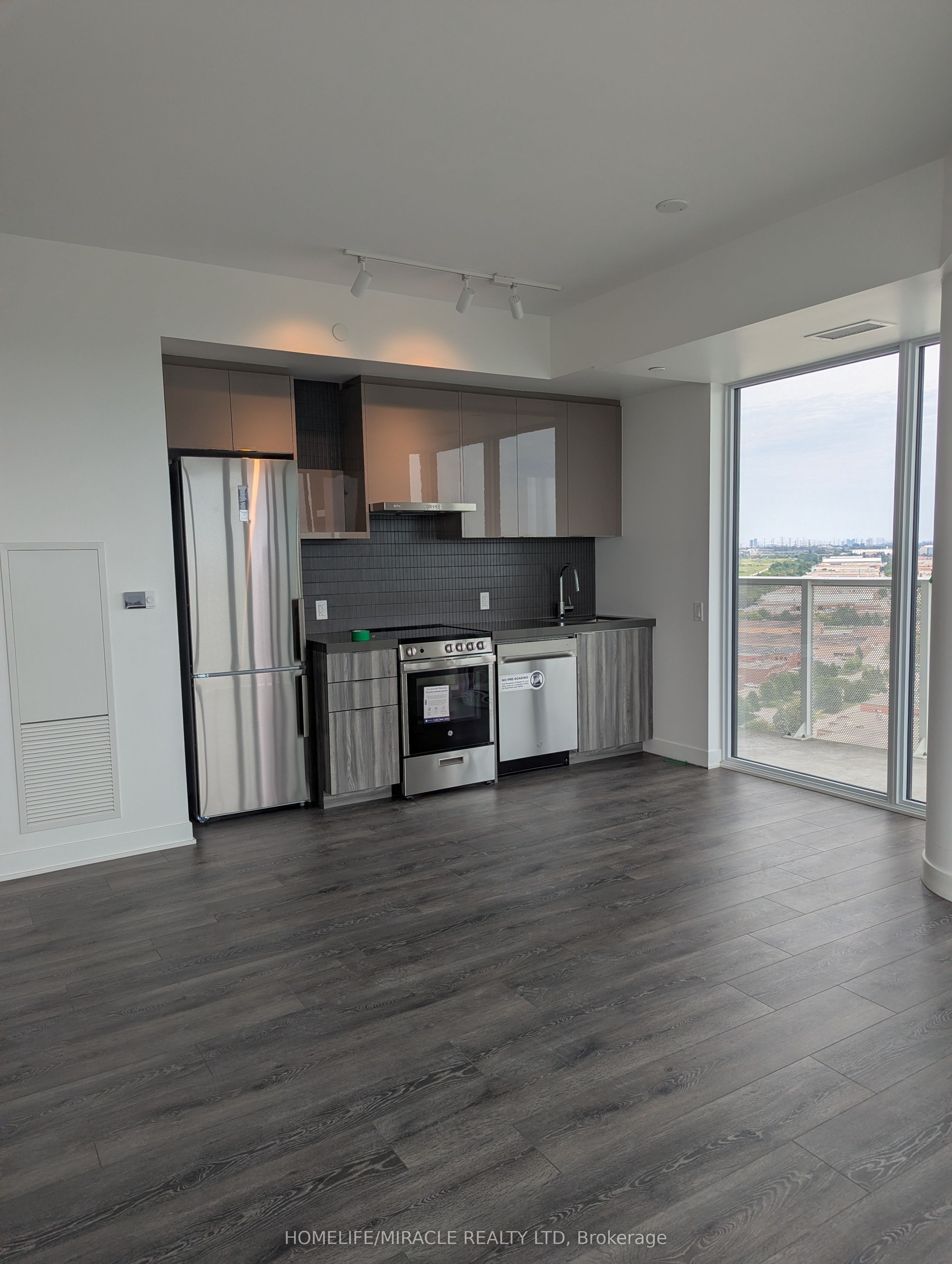 10 Flavelle Trail 2104, Vaughan, ON L4L 0M9 photo 3