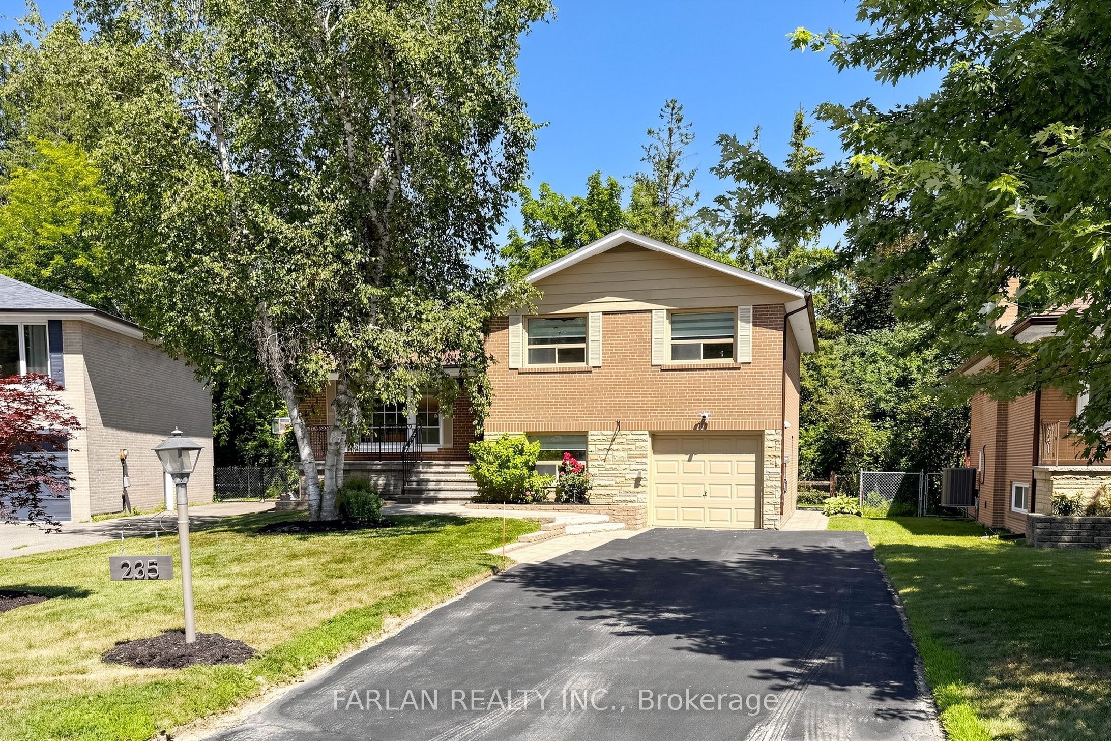 235 Rosemar Gardens, Richmond Hill, ON L4C 3Z8 photo 2