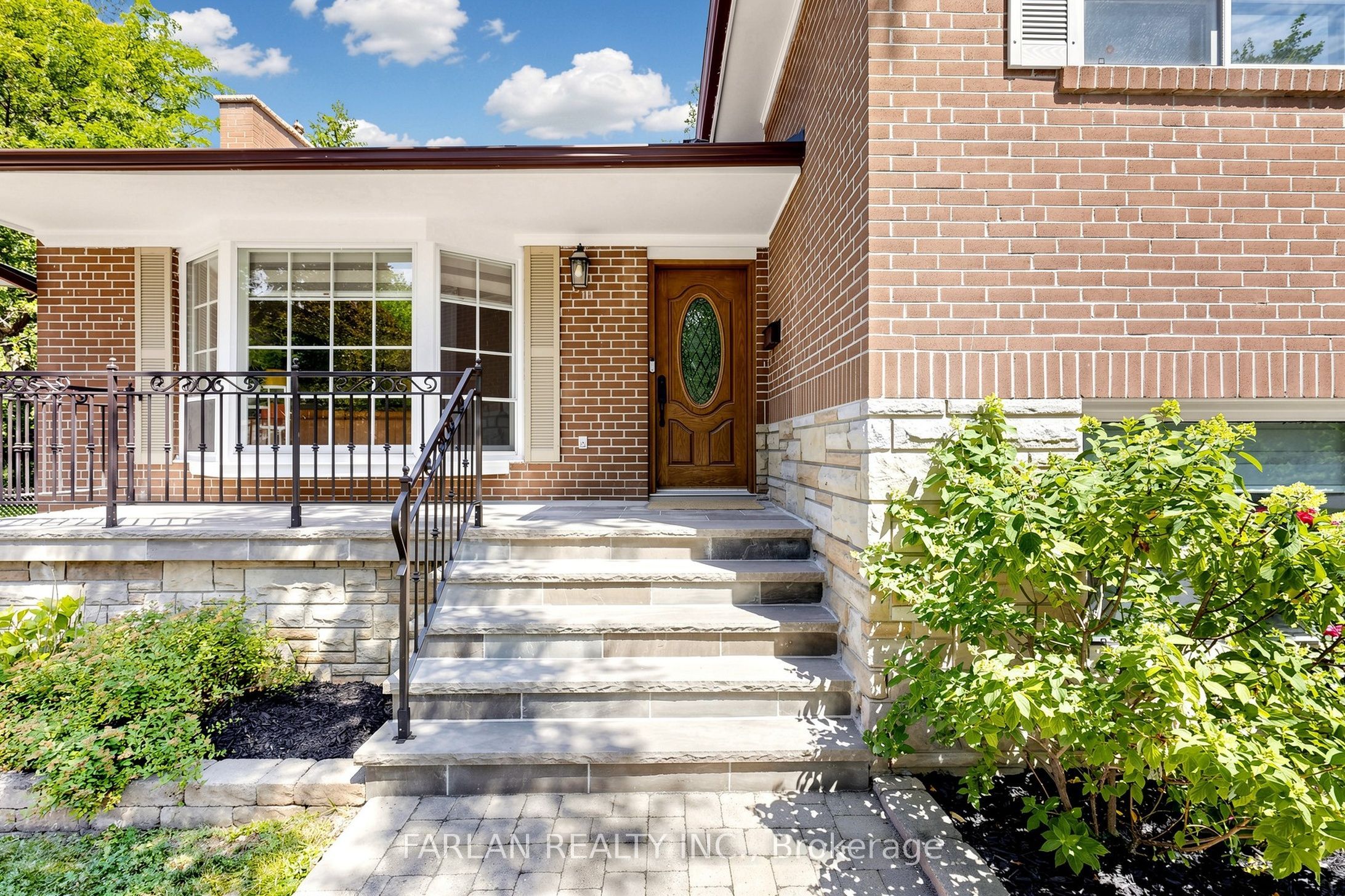 235 Rosemar Gardens, Richmond Hill, ON L4C 3Z8 photo 3