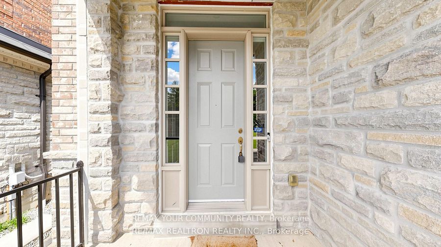 40 Meadowsweet Lane, Richmond Hill, ON L4E 1B8 photo 3