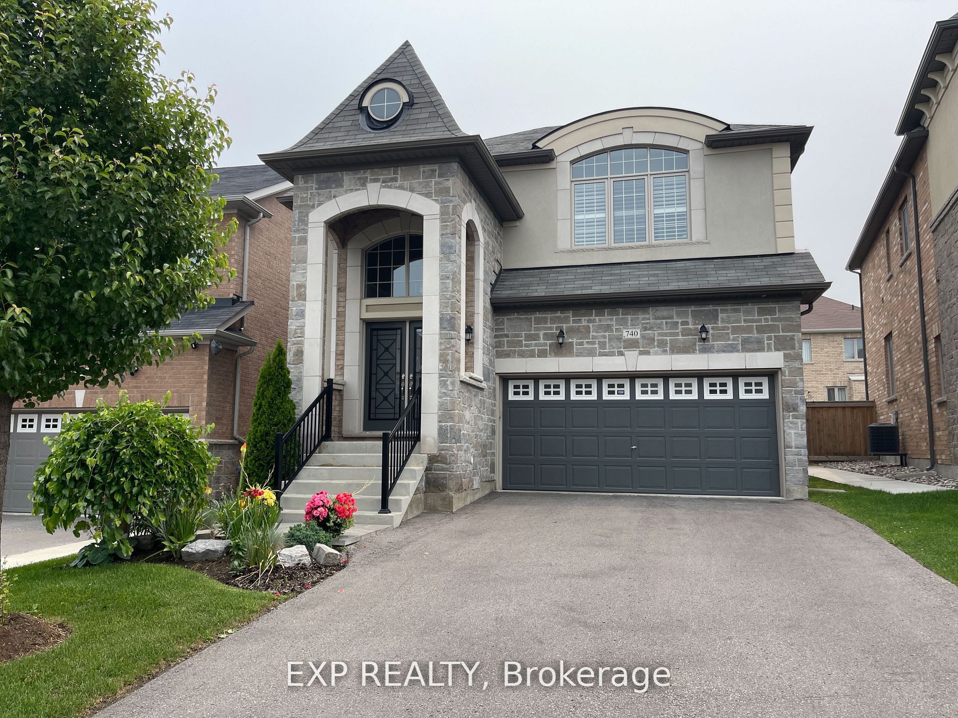 740 Clifford Perry Place, Newmarket, ON L3X 0J3