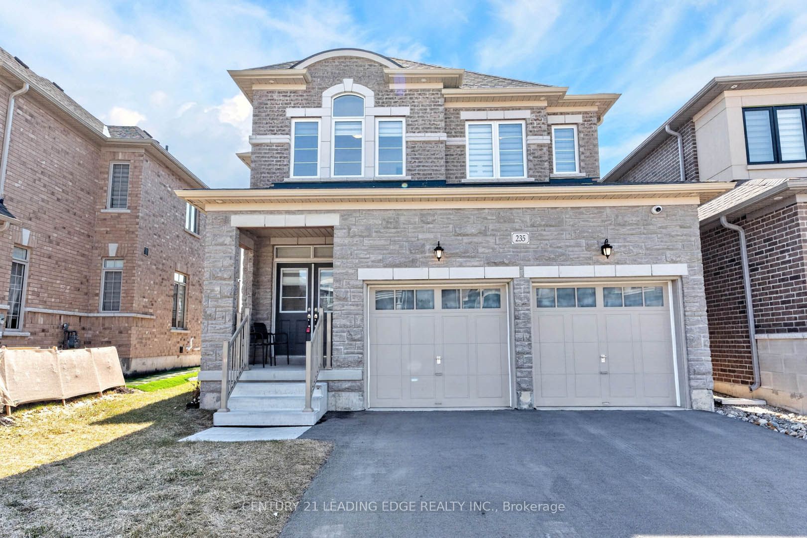 235 Ferragine Crescent, Bradford West Gwillimbury, ON L3Z 4K1 photo 2