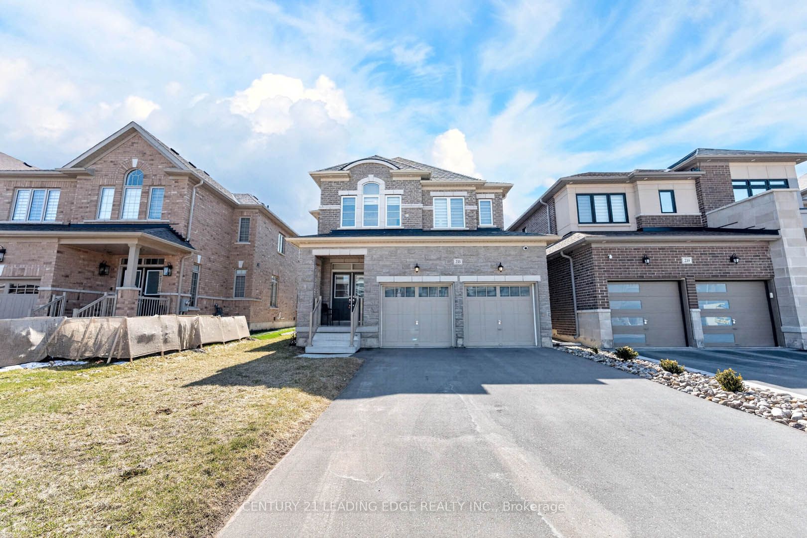 235 Ferragine Crescent, Bradford West Gwillimbury, ON L3Z 4K1 photo 3