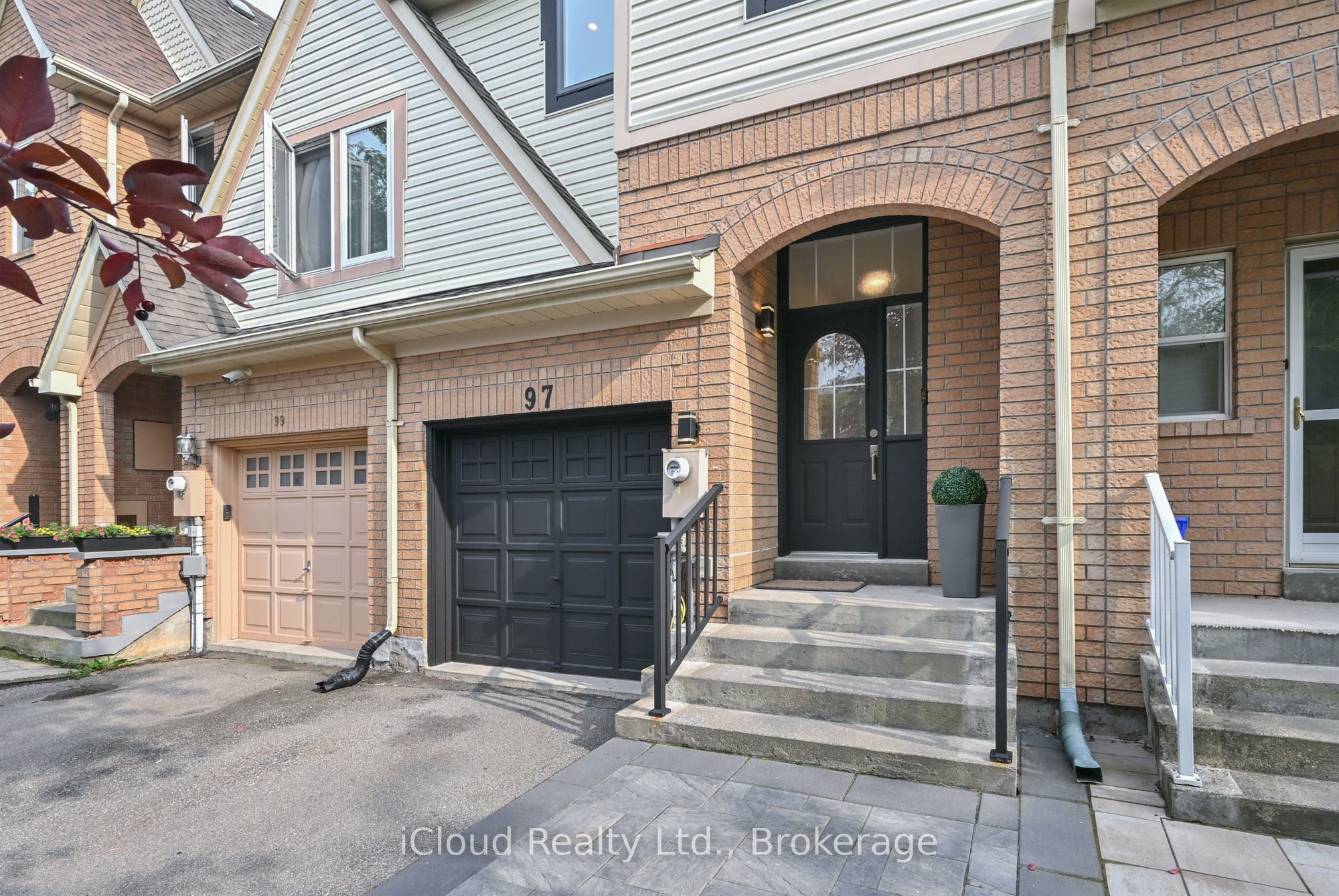 97 Mugford Road, Aurora, ON L4G 7J5 photo 3