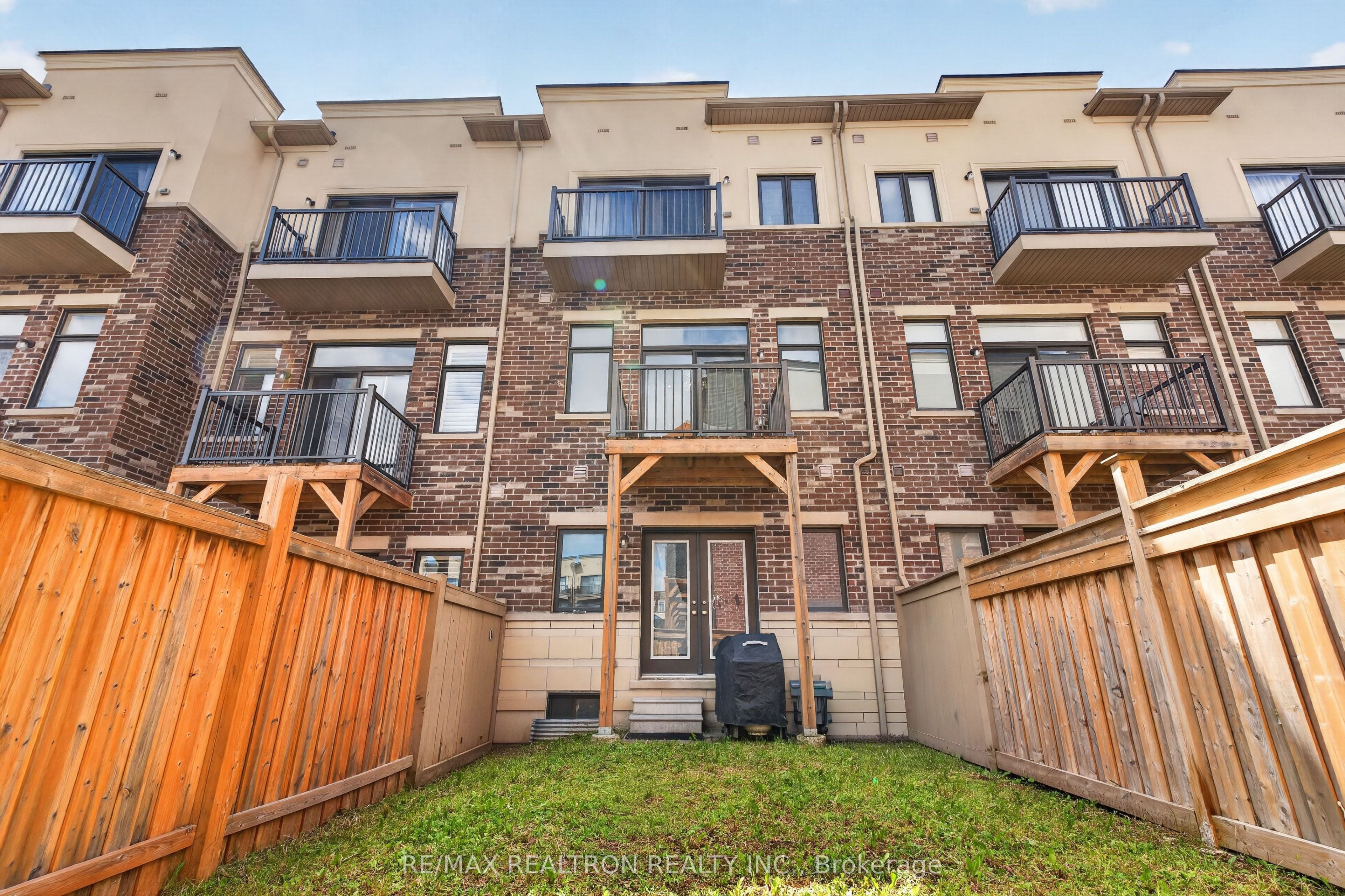 209 Arianna Crescent, Vaughan, ON L6A 4Z9 photo 2