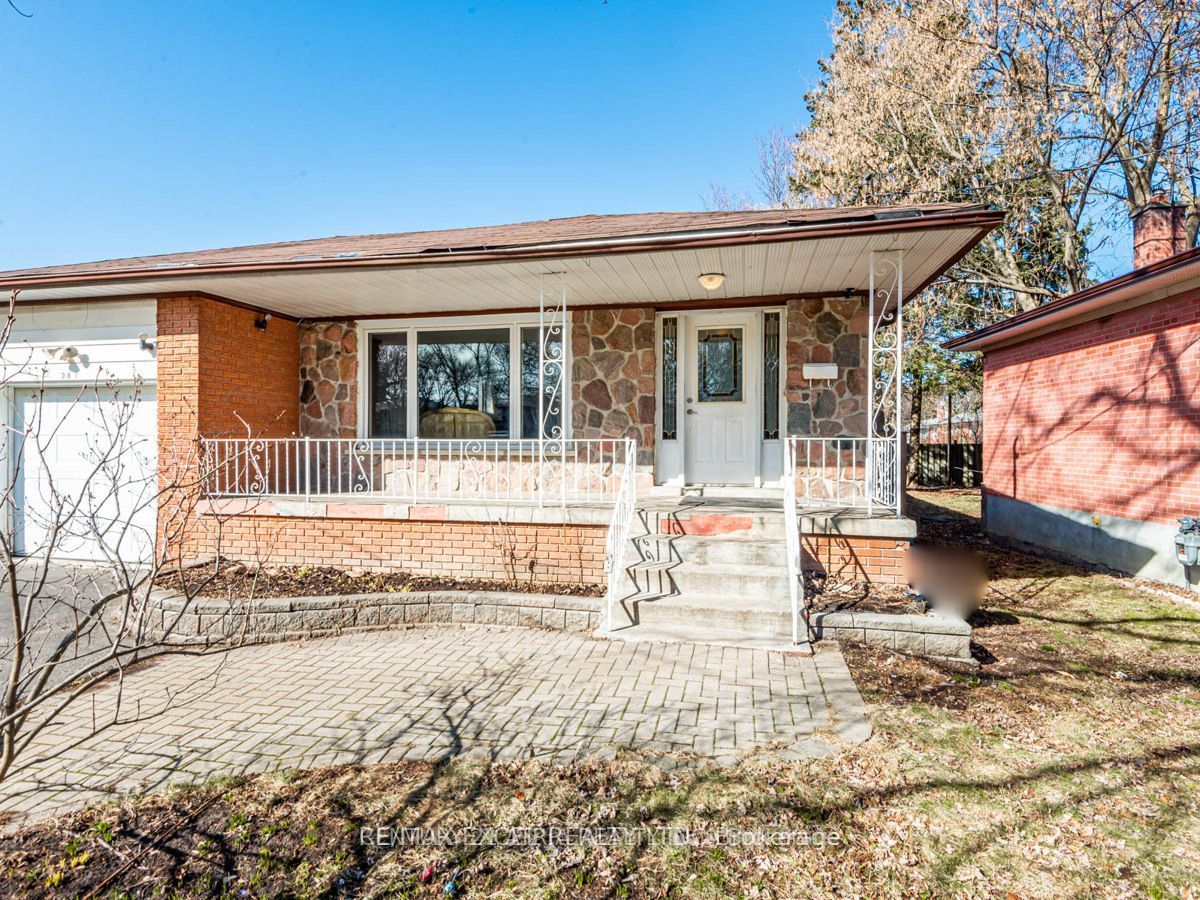 387 Crosby Avenue, Richmond Hill, ON L4C 2R8 photo 2