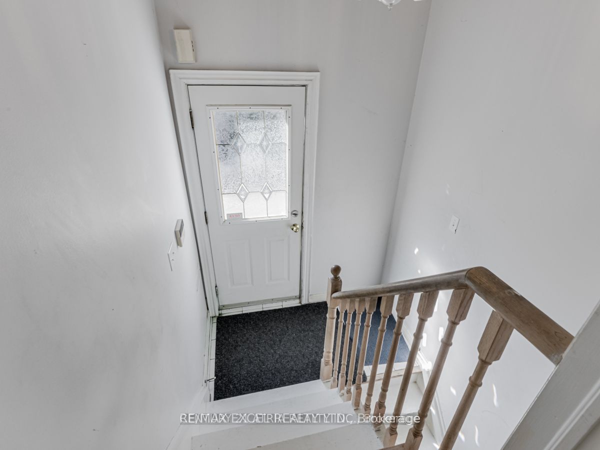 387 Crosby Avenue, Richmond Hill, ON L4C 2R8 photo 3