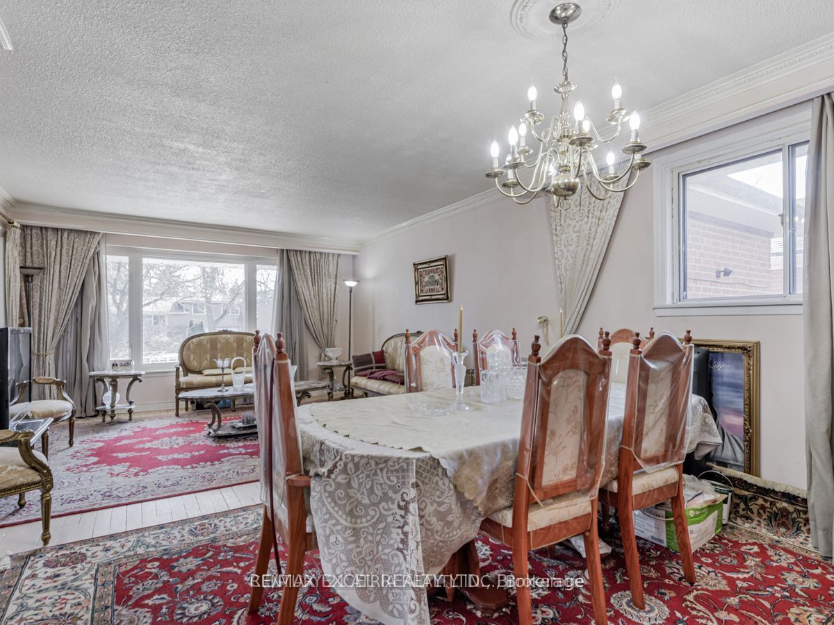 387 Crosby Avenue, Richmond Hill, ON L4C 2R8 photo 4