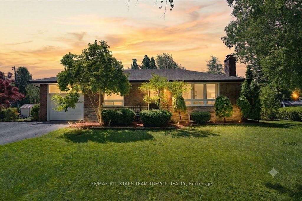18 Garrett Drive, Georgina, ON L0E 1R0