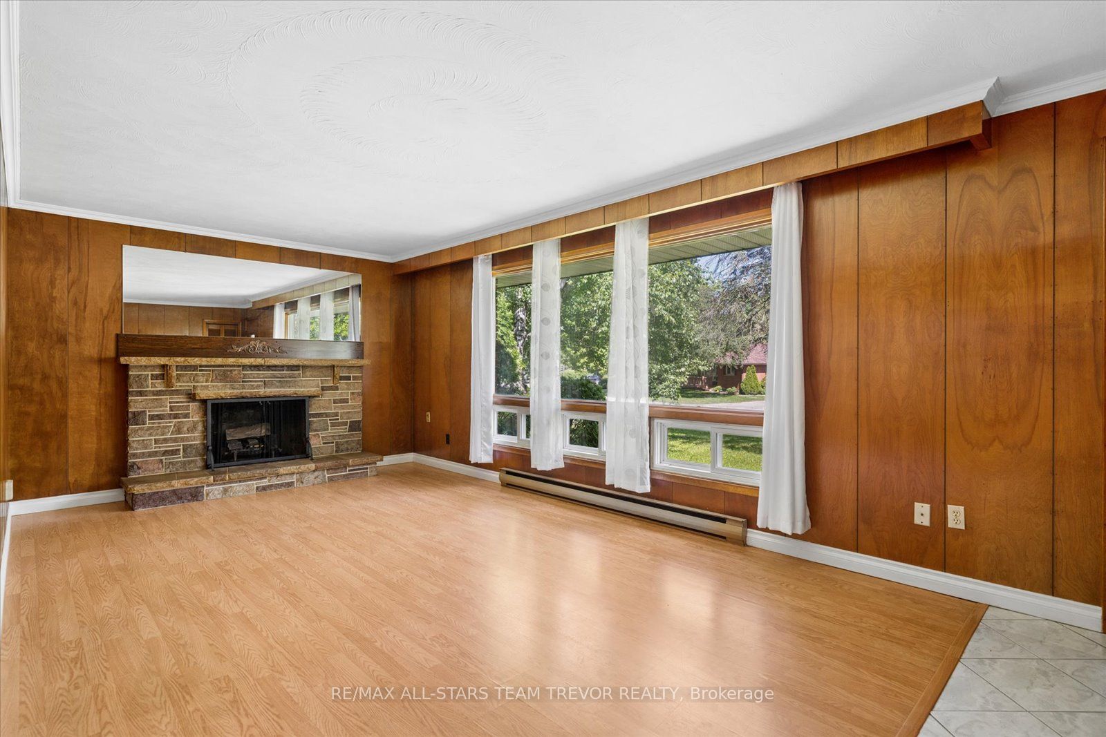 18 Garrett Drive, Georgina, ON L0E 1R0 photo 3