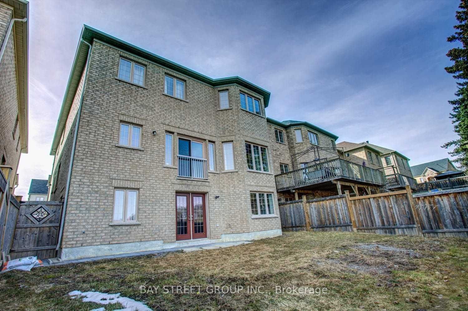 17 Lady Karen Crescent Lower, Vaughan, ON L6A 4M3 photo 2