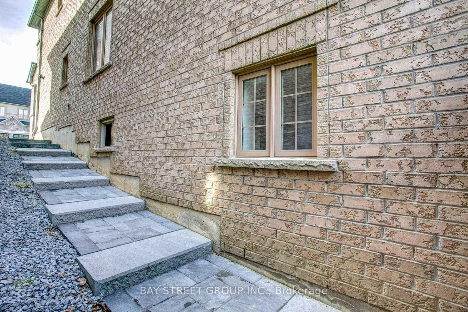 17 Lady Karen Crescent Lower, Vaughan, ON L6A 4M3 photo 3