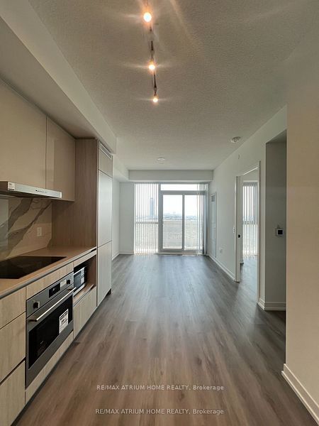 28 Interchange Way 1707, Vaughan, ON L4K 0P8 photo 3