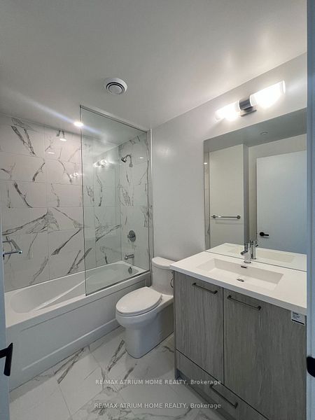28 Interchange Way 1707, Vaughan, ON L4K 0P8 photo 5