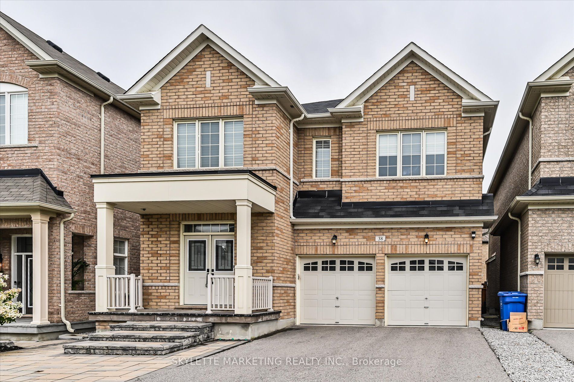 38 Russell Parker Crescent, Aurora, ON L4G 0V5 photo 2