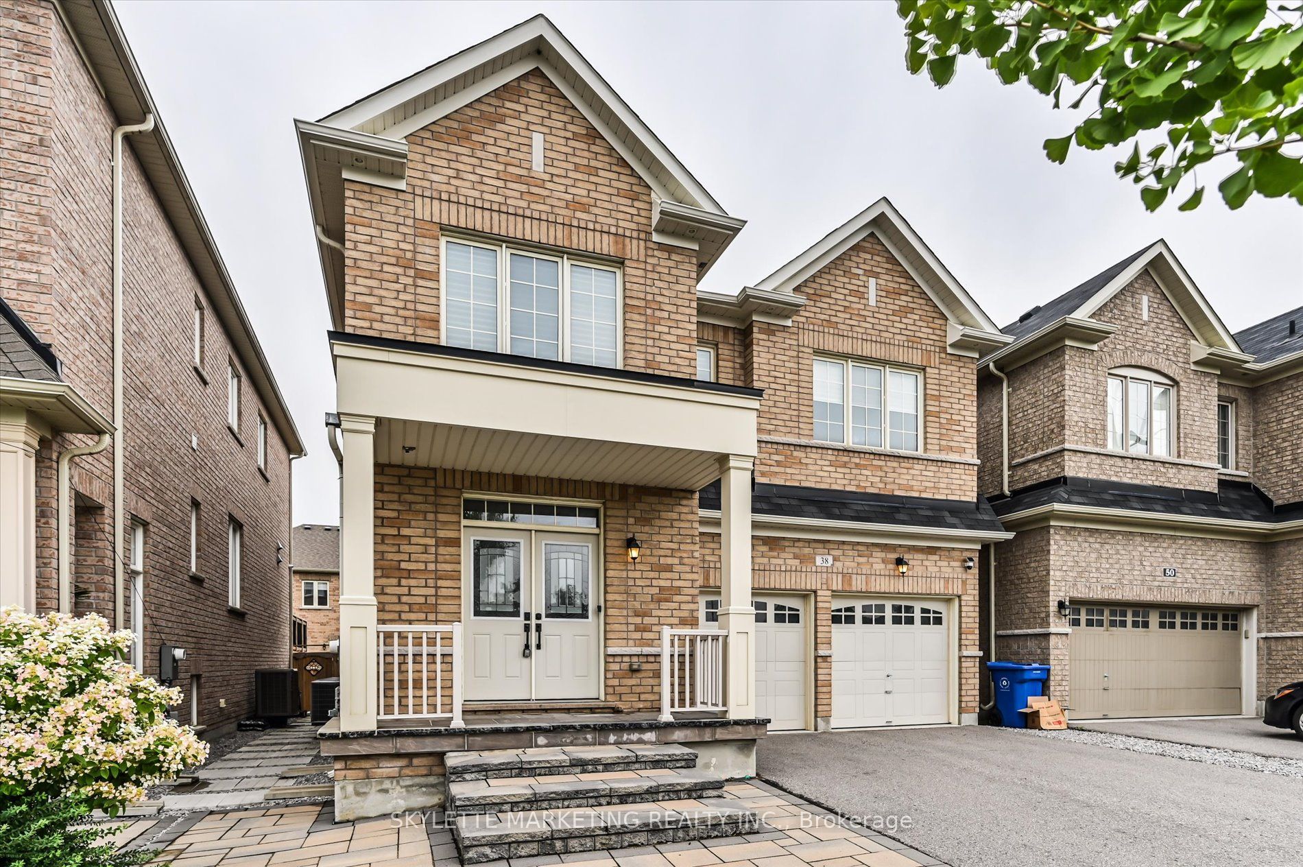 38 Russell Parker Crescent, Aurora, ON L4G 0V5 photo 3