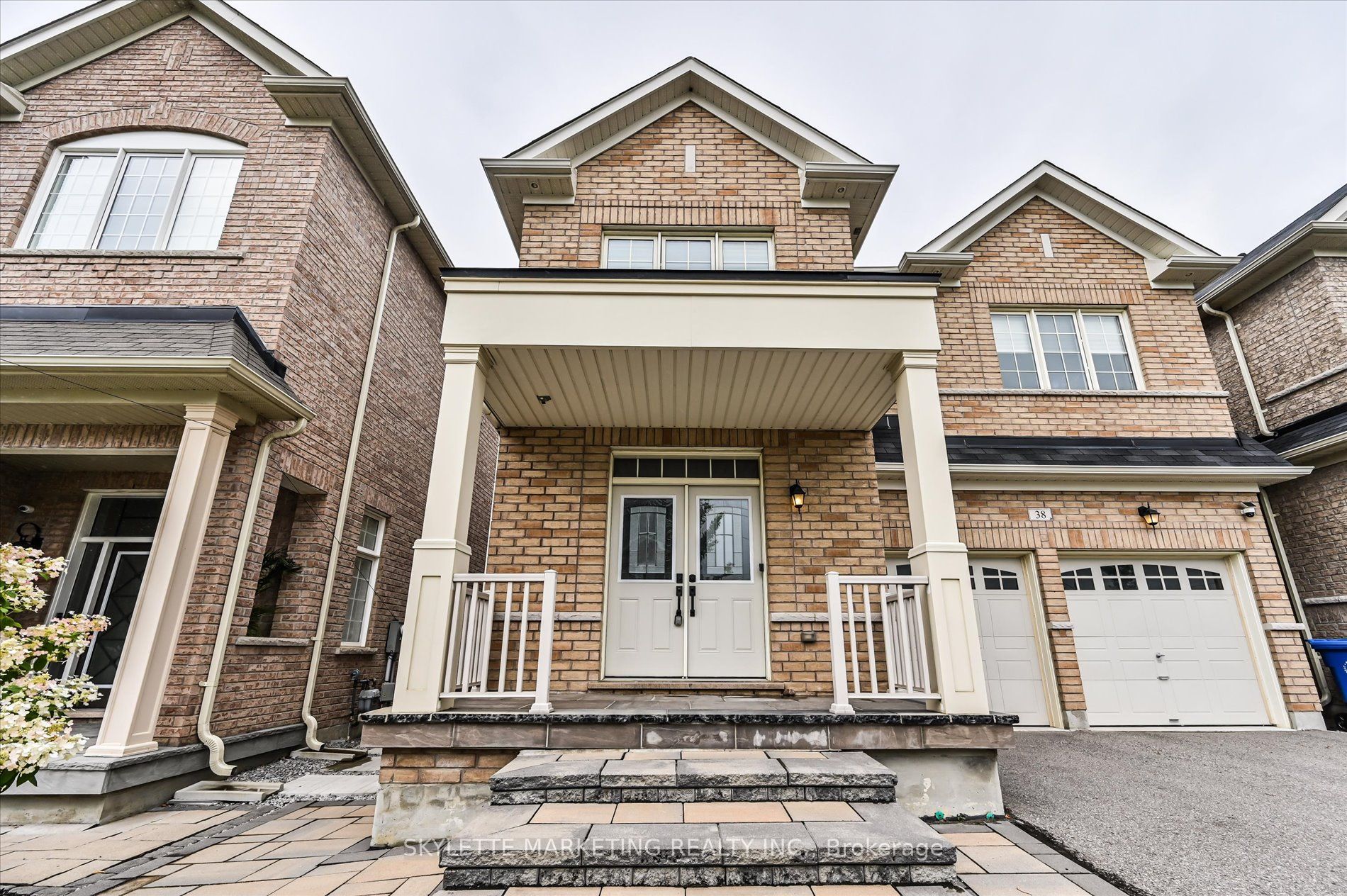 38 Russell Parker Crescent, Aurora, ON L4G 0V5 photo 4