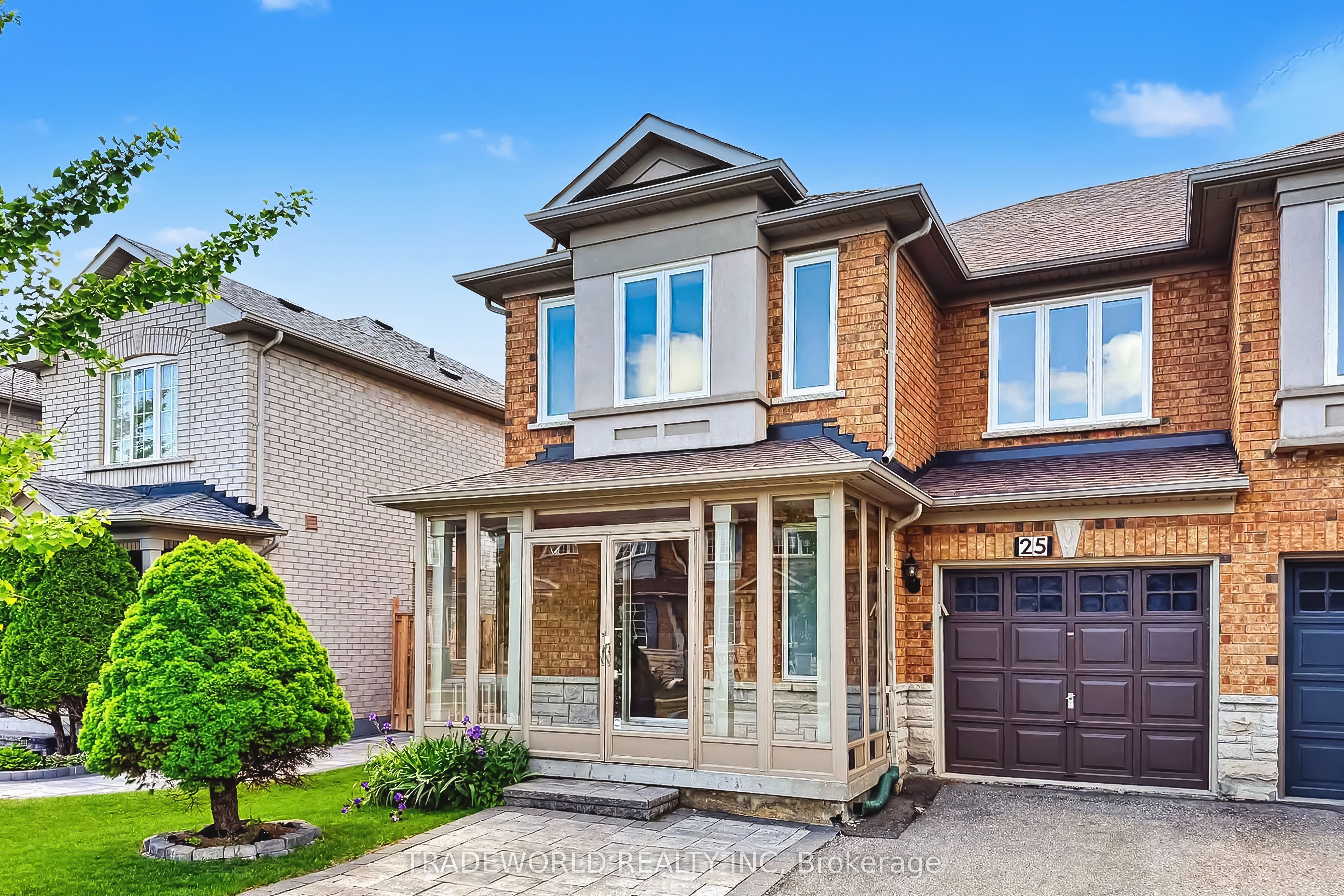 25 Bassett Avenue, Richmond Hill, ON L4B 4J9 photo 2