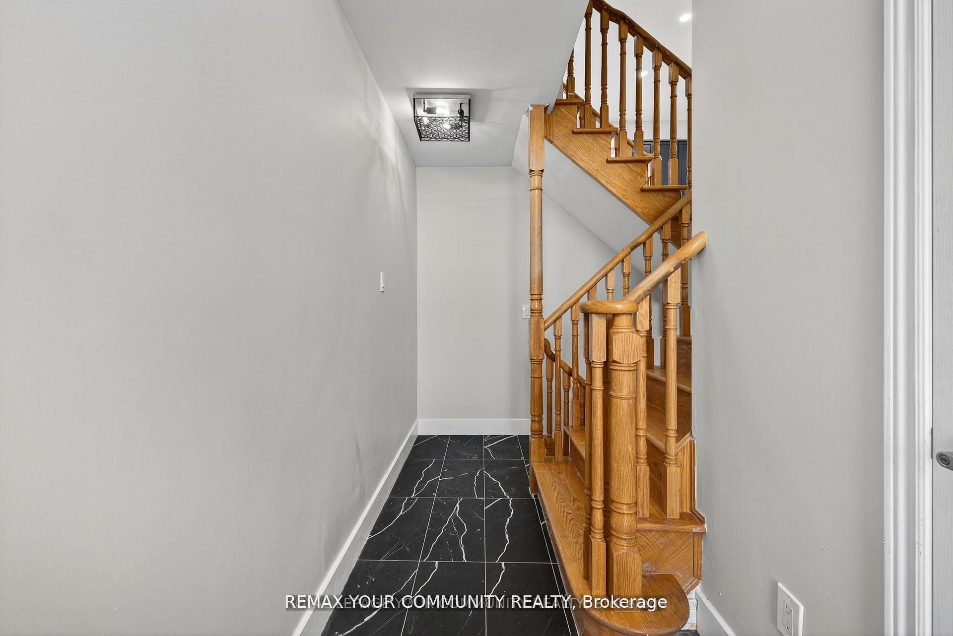 193 Zokol Drive, Aurora, ON L4G 0B8 photo 2