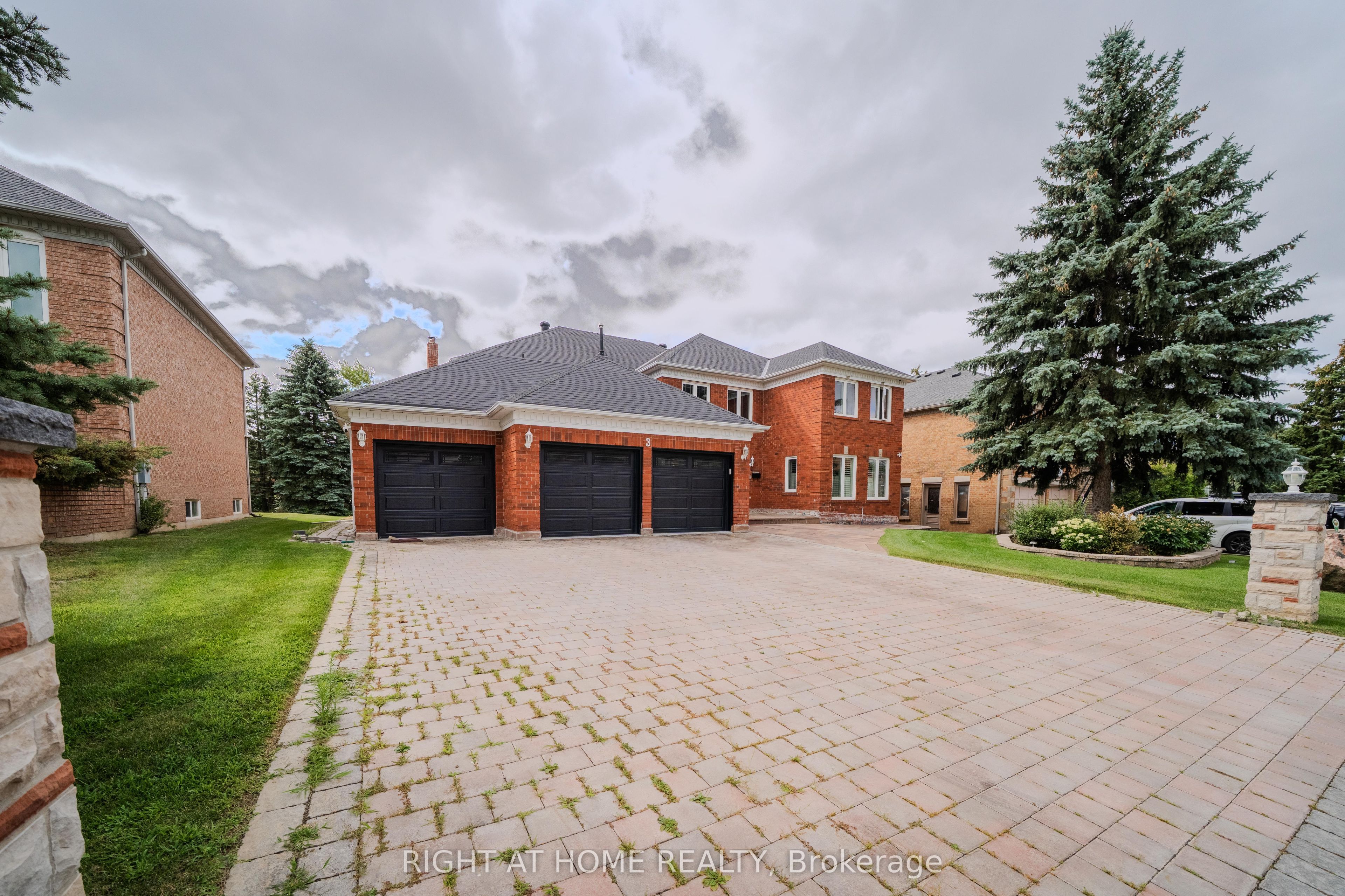 3 Glenayr Road Lower, Richmond Hill, ON L4B 2J5 photo 2