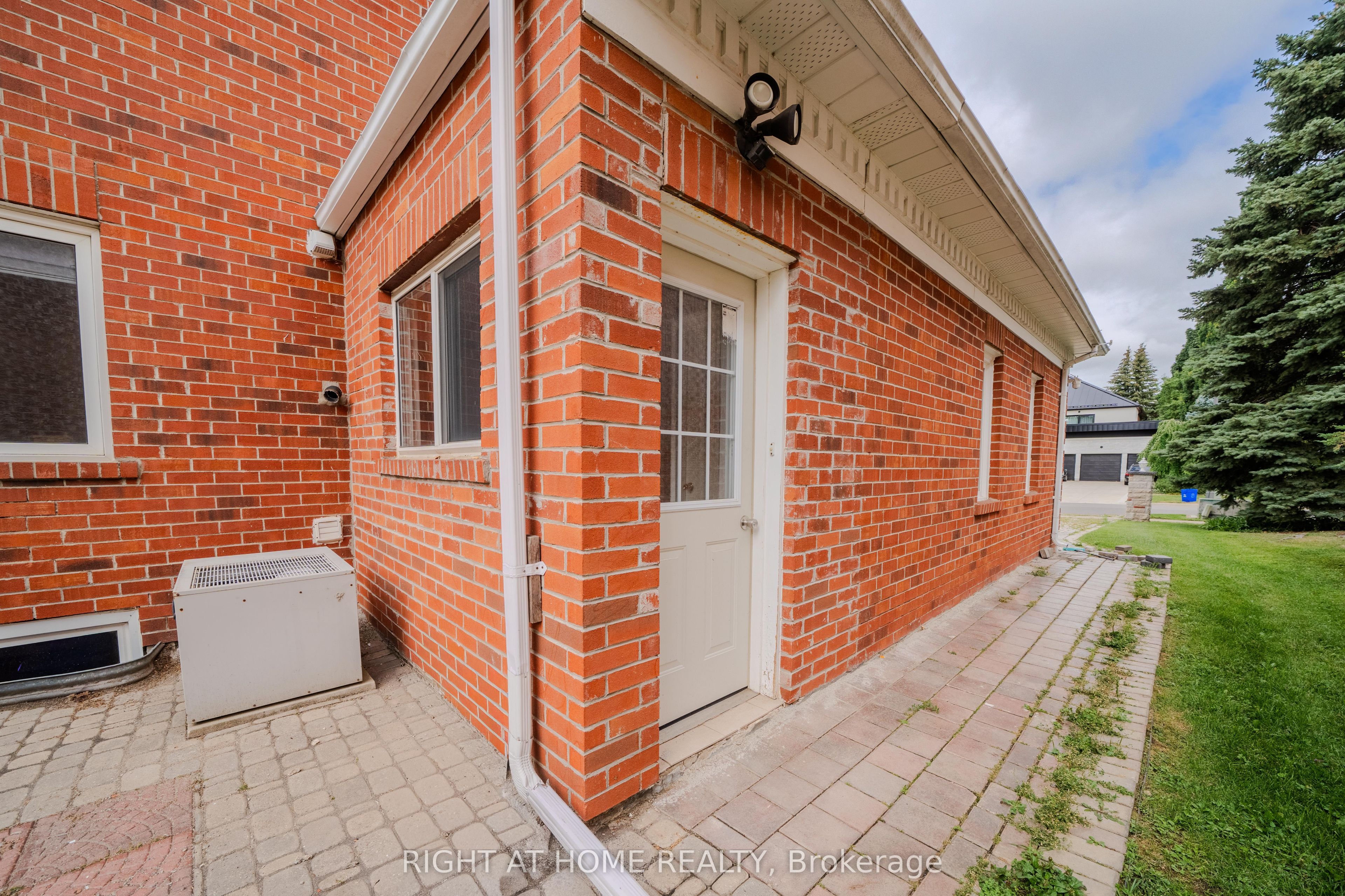 3 Glenayr Road Lower, Richmond Hill, ON L4B 2J5 photo 3