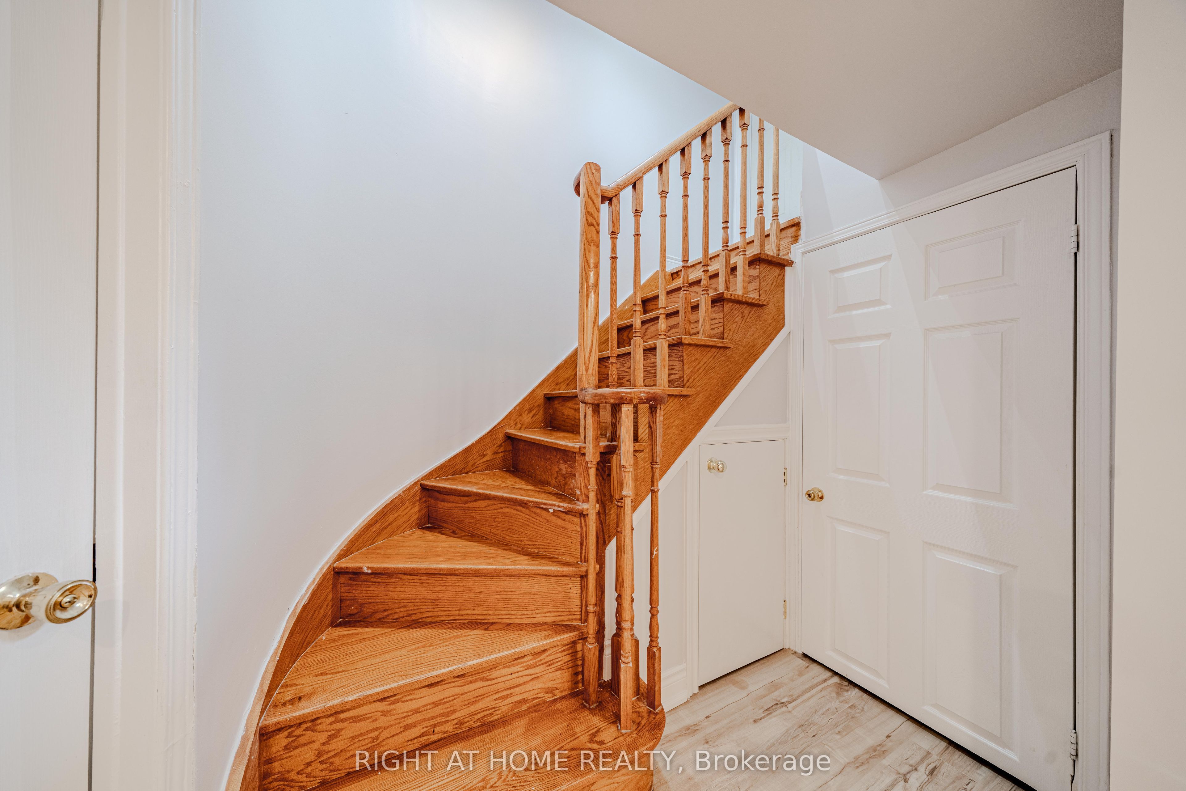 3 Glenayr Road Lower, Richmond Hill, ON L4B 2J5 photo 5