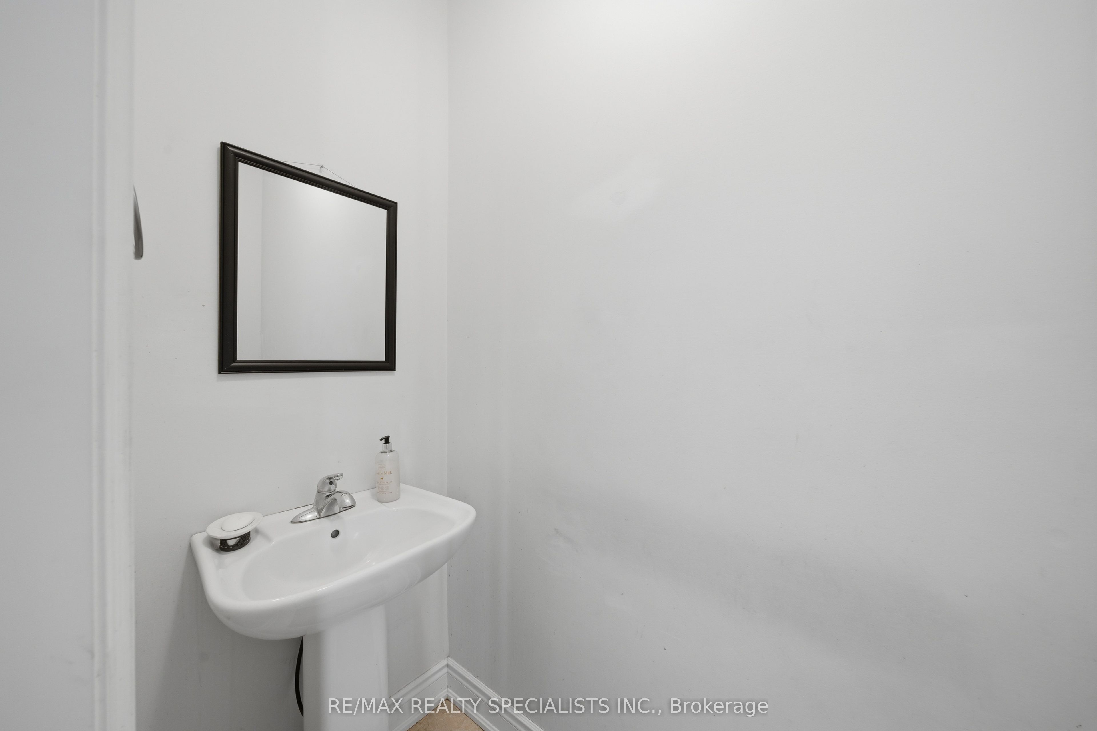 294 Miller Park Avenue, Bradford West Gwillimbury, ON L3Z 0Y1 photo 4