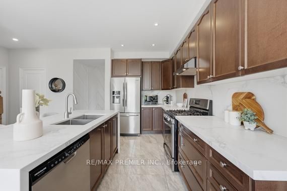 2 Tremblant Crescent, Vaughan, ON L4H 4L2 photo 2