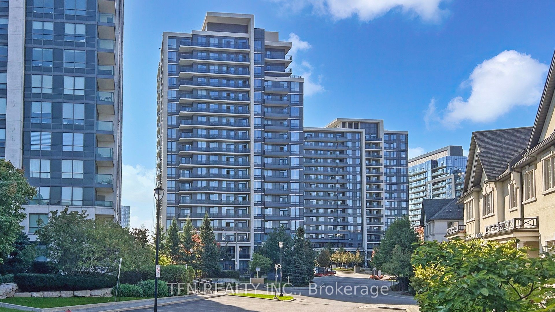 75 North Park Road S 307, Vaughan, ON L4J 0H8