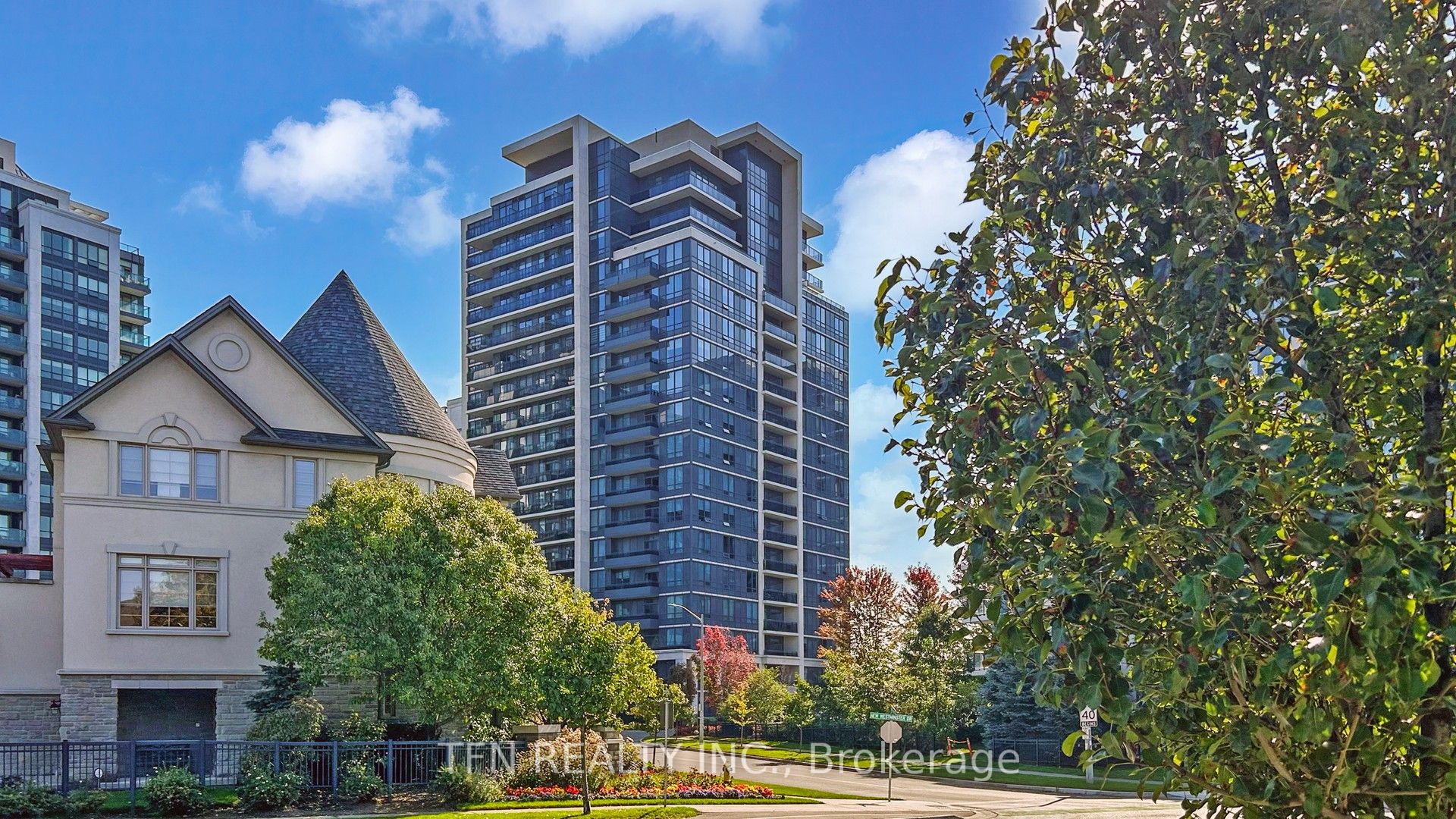75 North Park Road S 307, Vaughan, ON L4J 0H8 photo 2