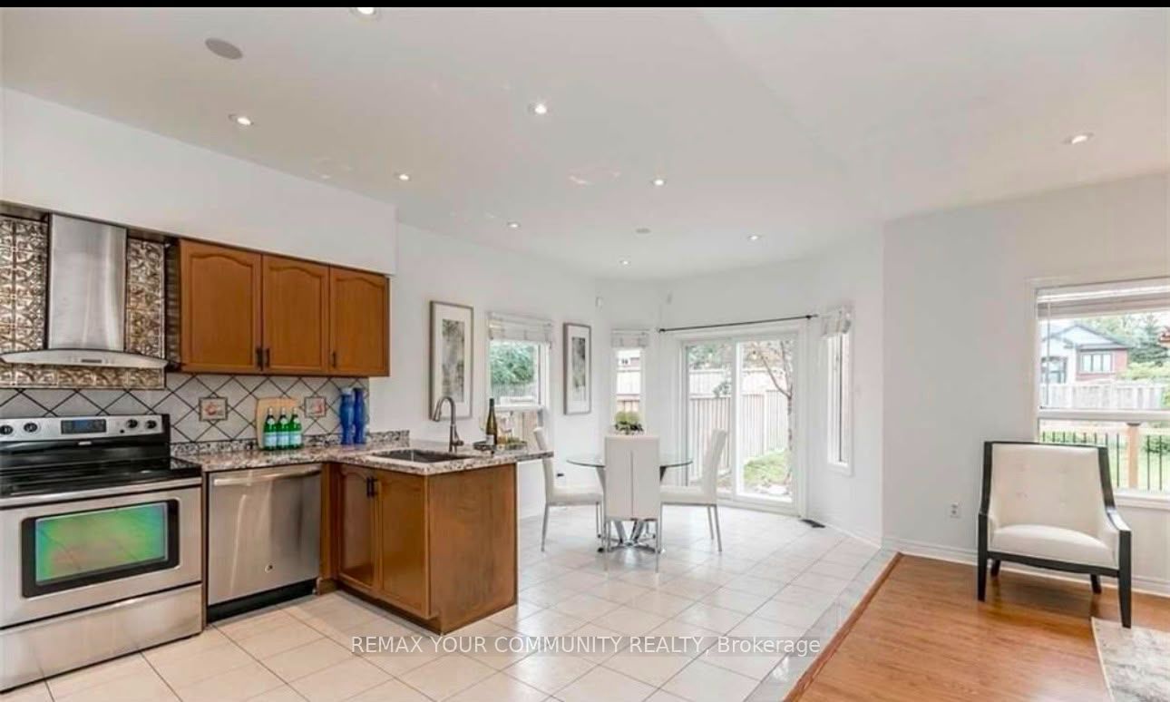 72 Depeuter Crescent Main/2nd Flr, Bradford West Gwillimbury, ON L3Z 3A4 photo 4