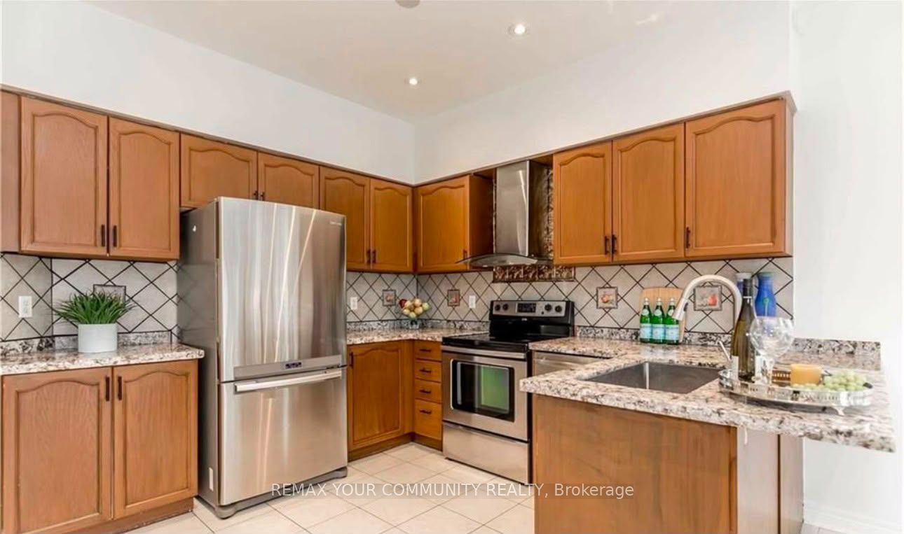 72 Depeuter Crescent Main/2nd Flr, Bradford West Gwillimbury, ON L3Z 3A4 photo 5