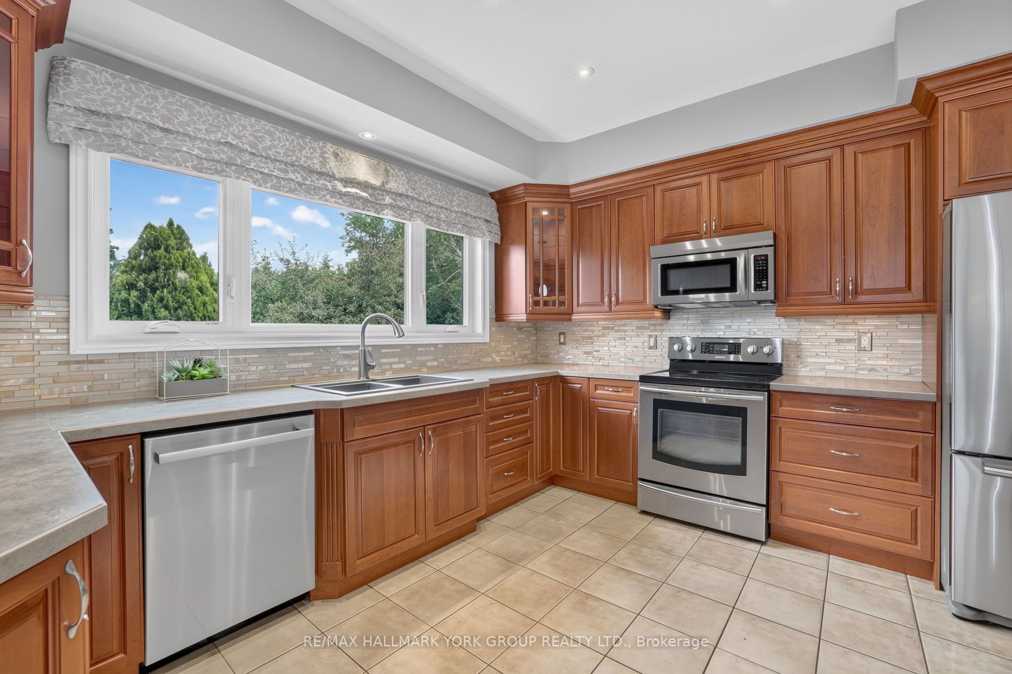 669 Kingsmere Avenue, Newmarket, ON L3X 1L5 photo 5