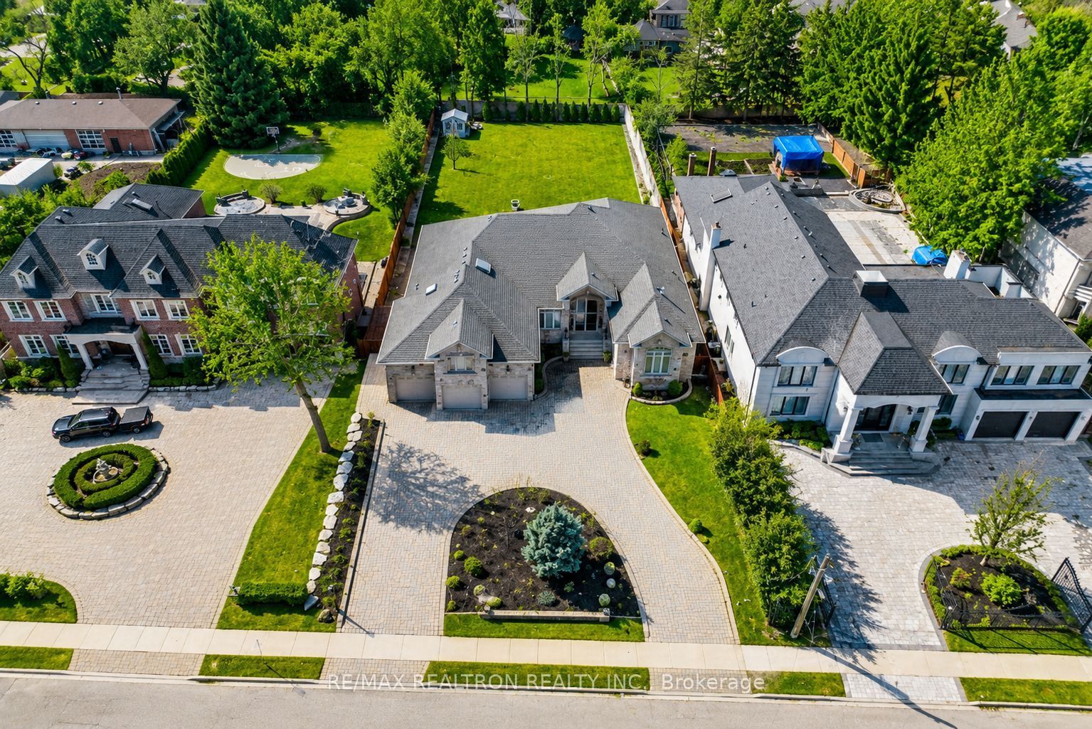 16 Boyle Drive, Richmond Hill, ON L4C 6C9 photo 2