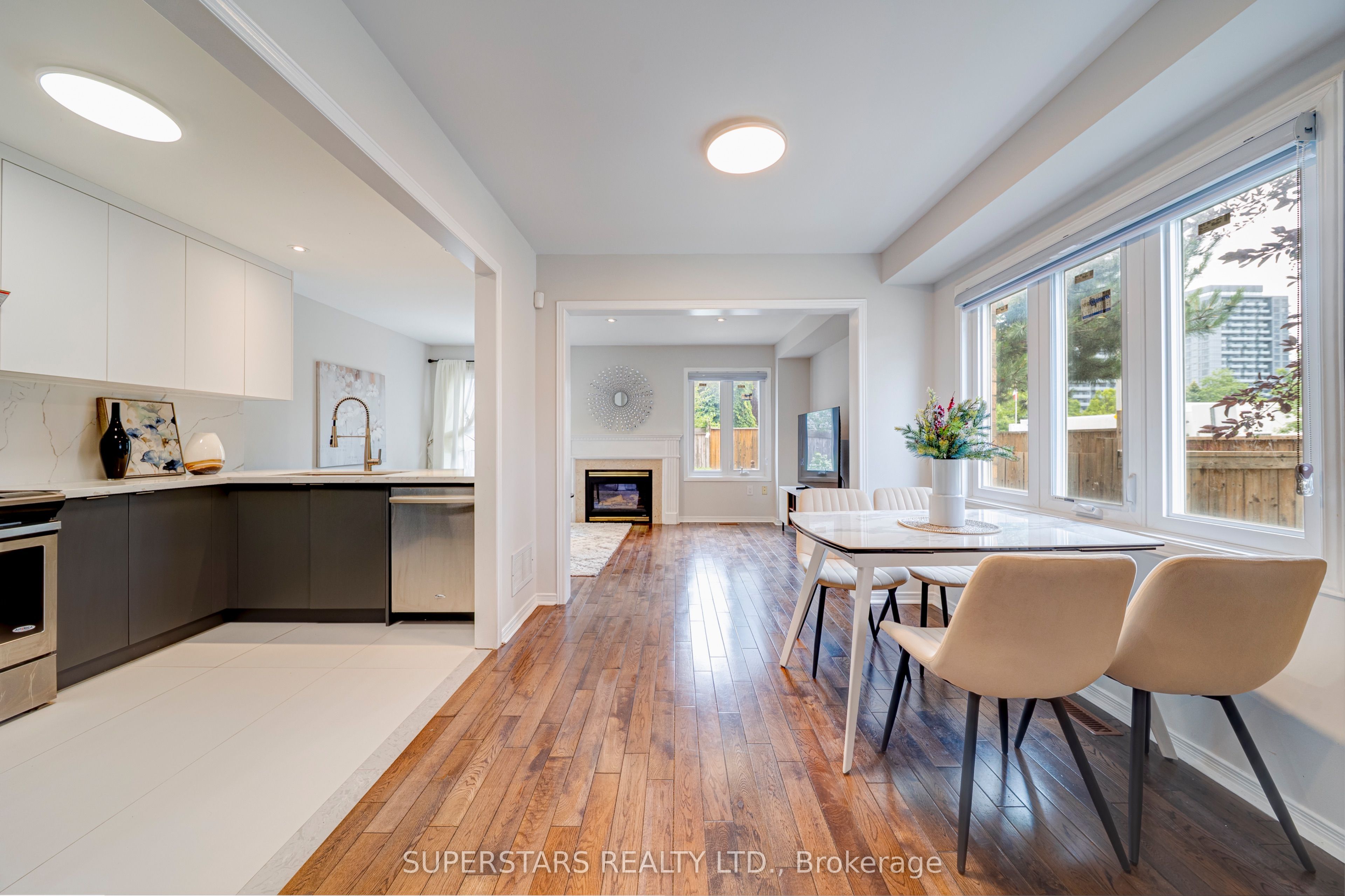 1 Baffin Court, Richmond Hill, ON L4B 4J6 photo 3