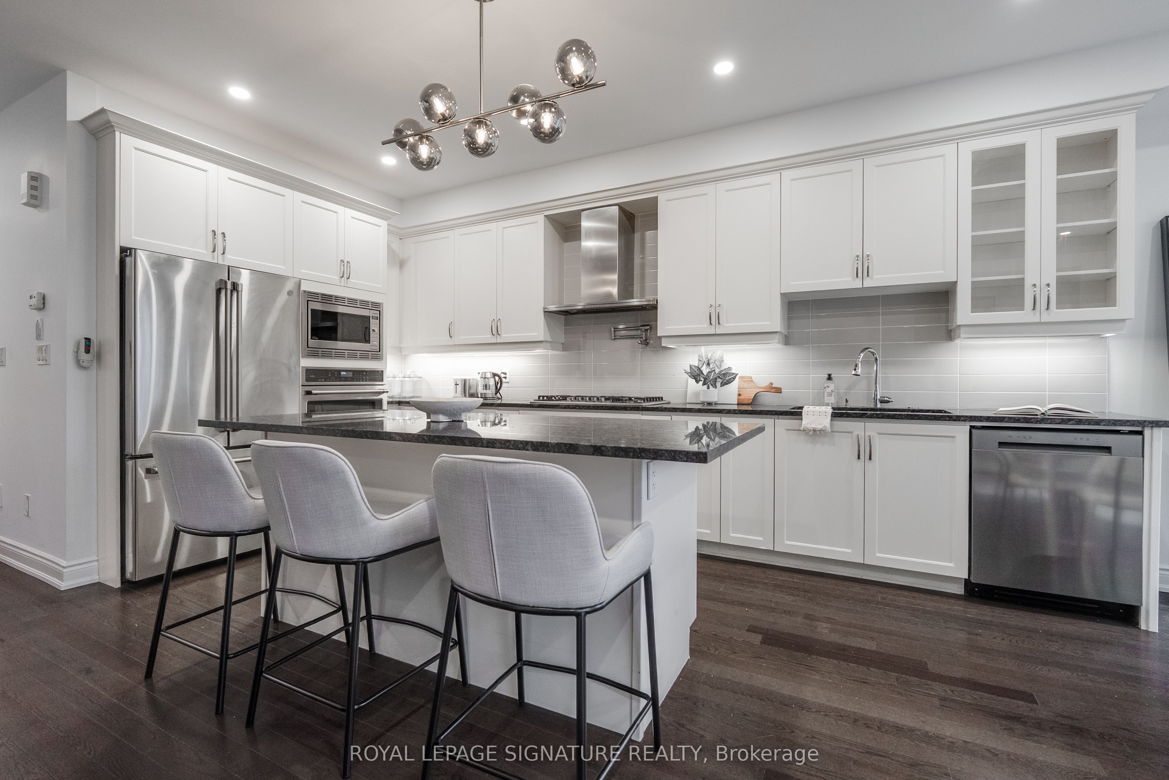 14 Queen Mary Court, Vaughan, ON L4L 0H9 photo 3
