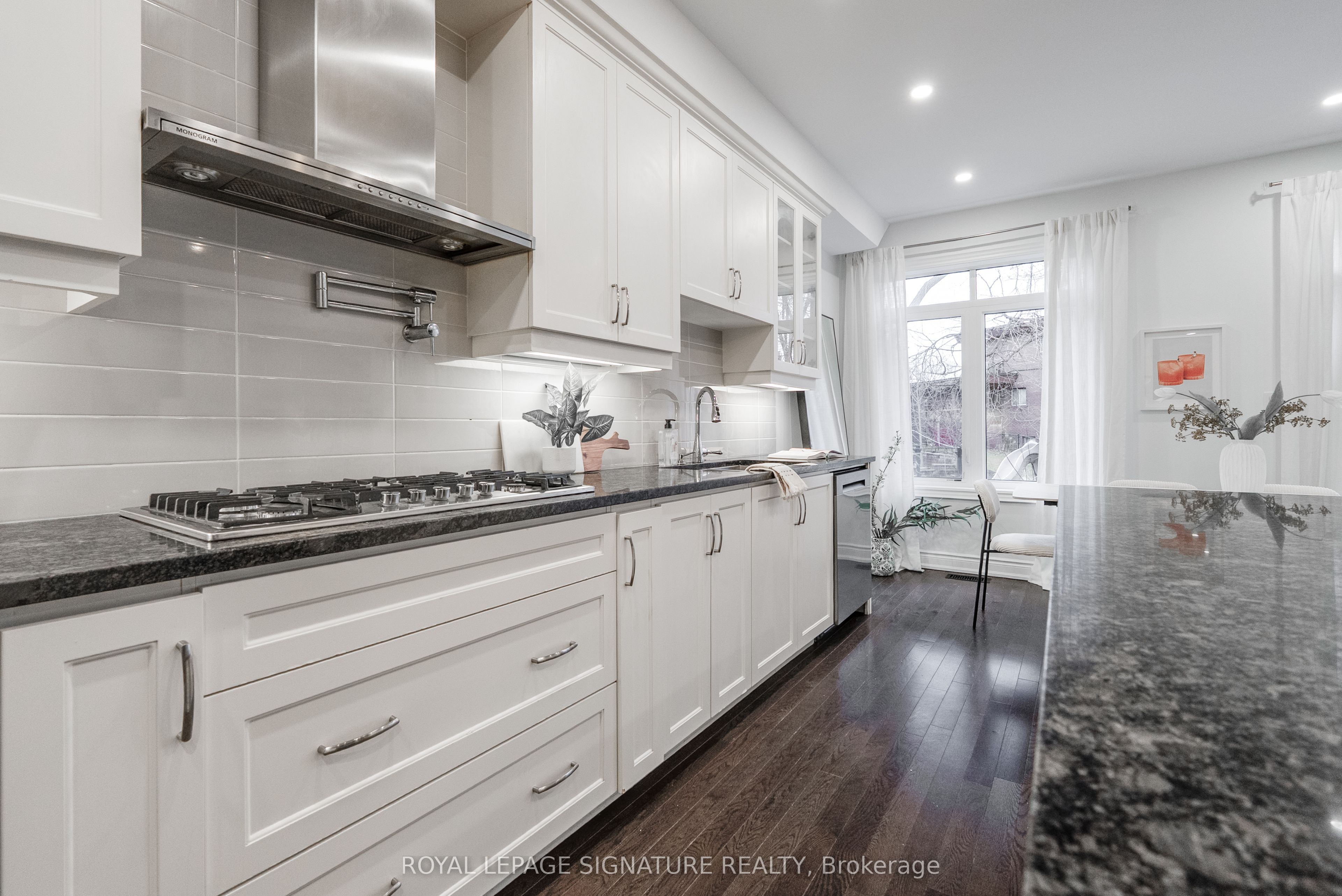 14 Queen Mary Court, Vaughan, ON L4L 0H9 photo 4
