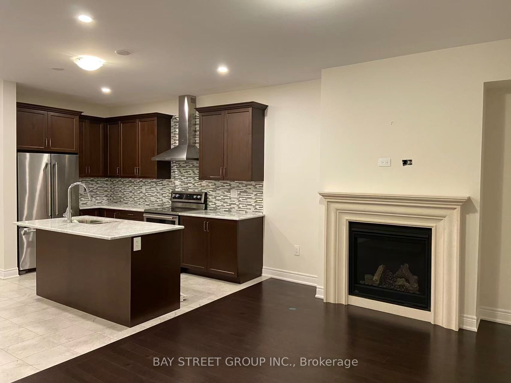 103 Drizzel Crescent, Richmond Hill, ON L4E 0G9 photo 2