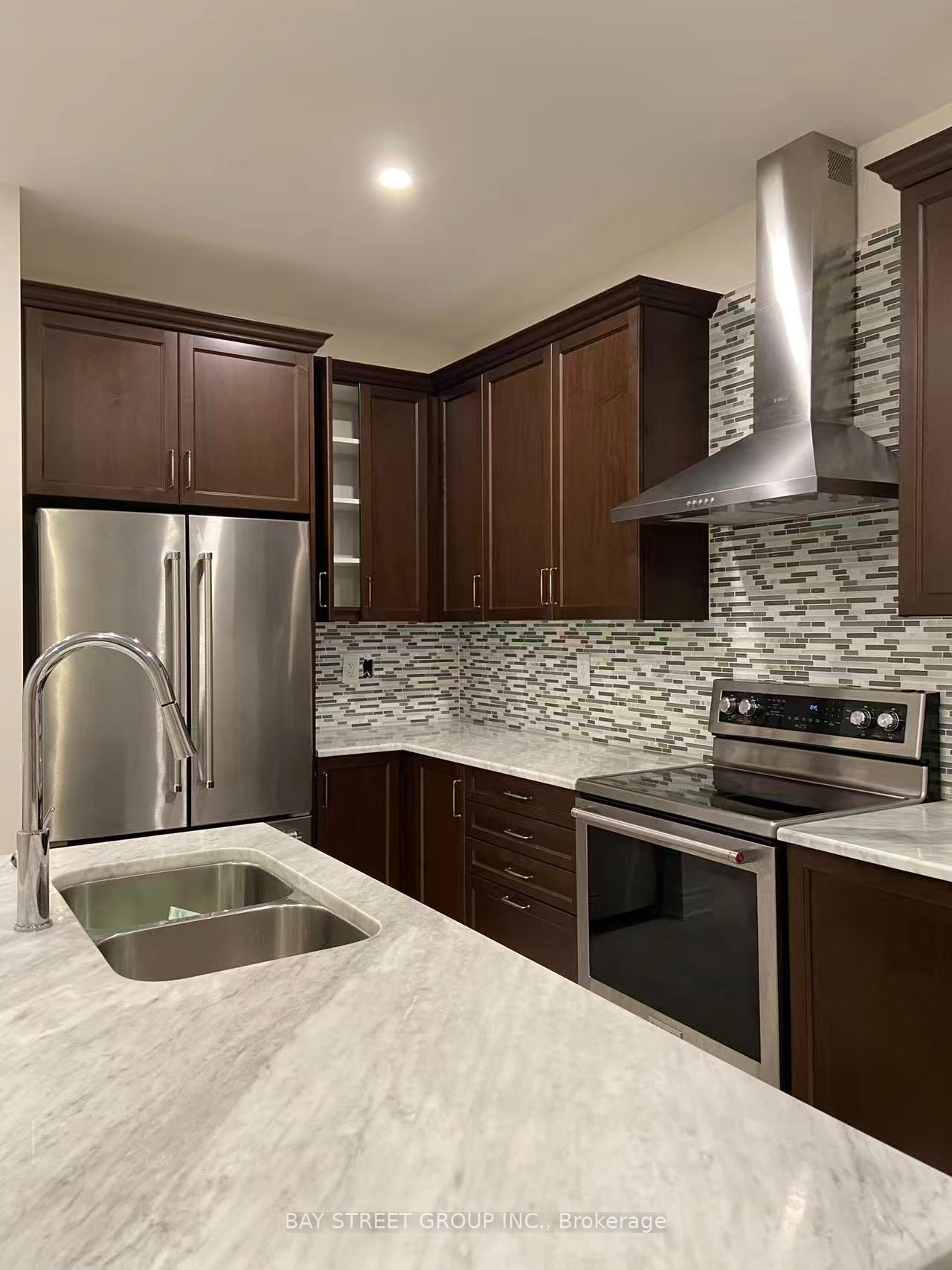 103 Drizzel Crescent, Richmond Hill, ON L4E 0G9 photo 3