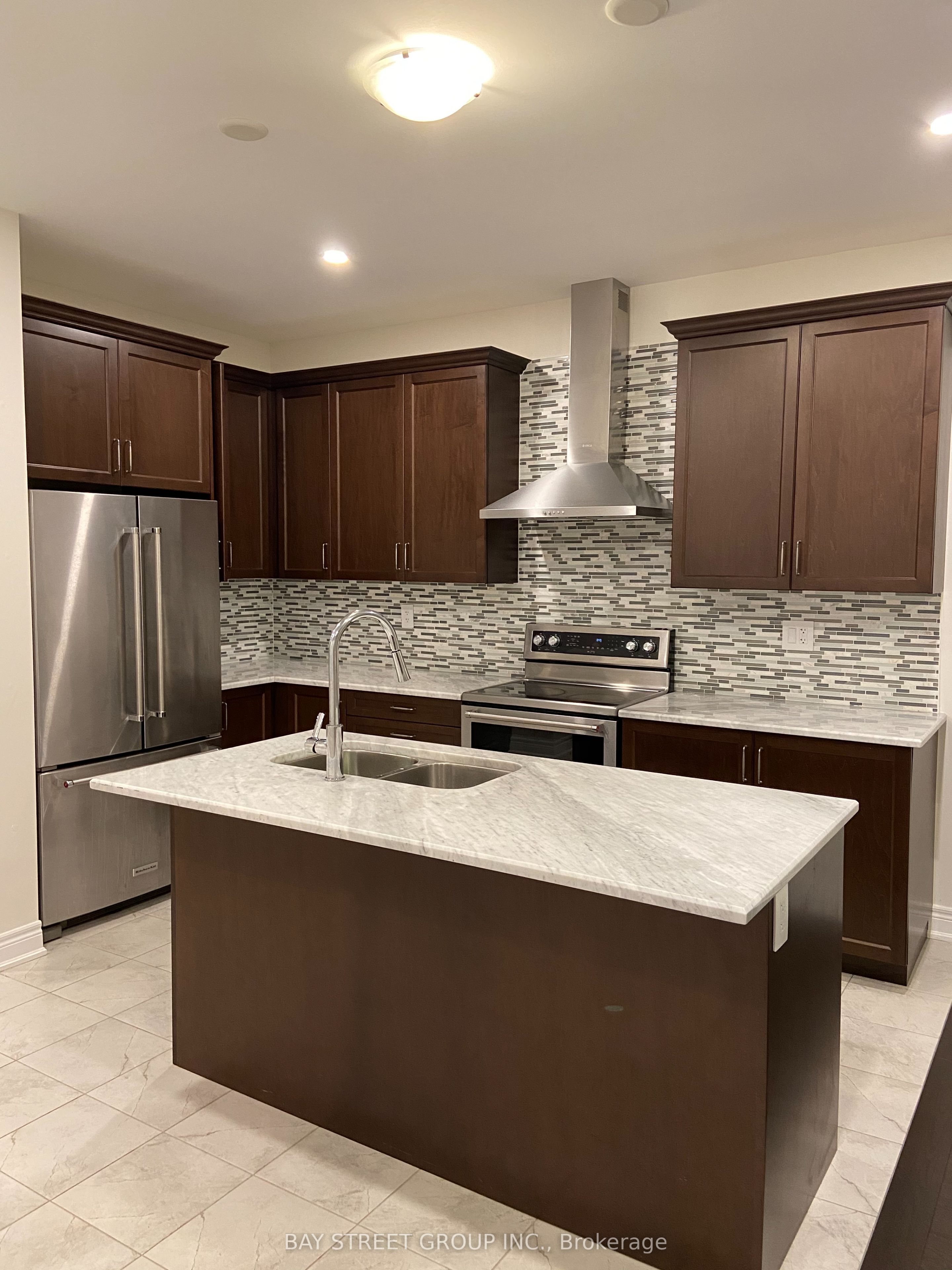 103 Drizzel Crescent, Richmond Hill, ON L4E 0G9 photo 4