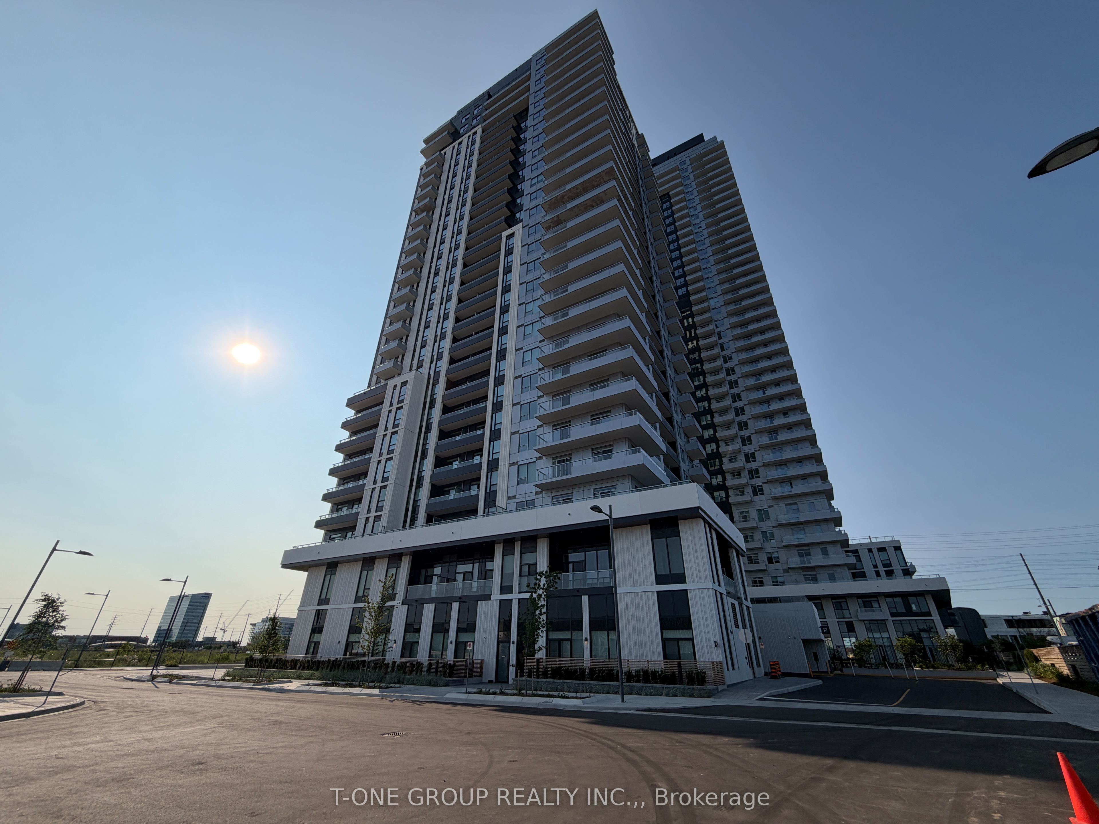 21 Meadowdale Road 703, Vaughan, ON L4K 0H6