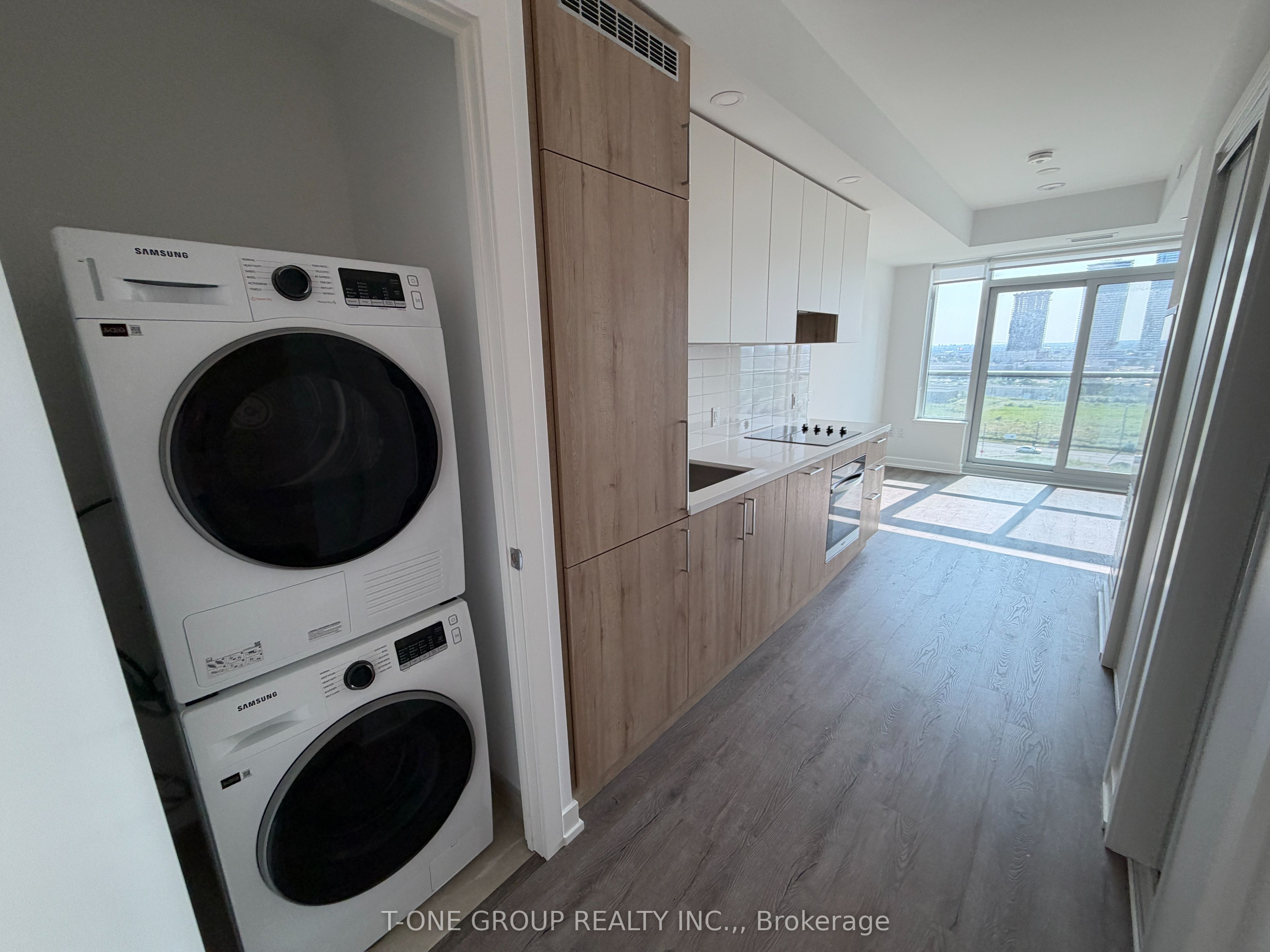 21 Meadowdale Road 703, Vaughan, ON L4K 0H6 photo 2