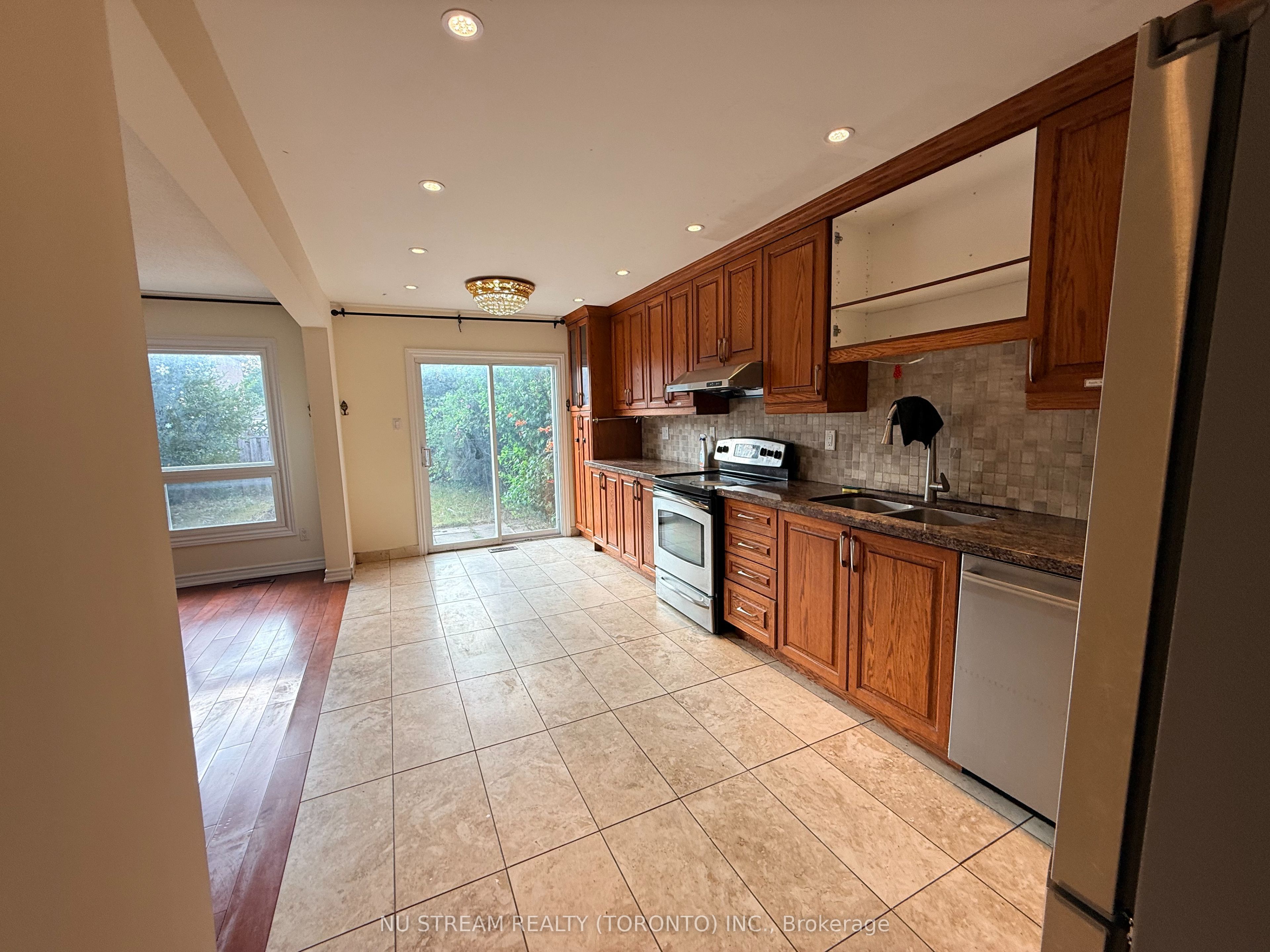 74 William Honey Crescent, Markham, ON L3S 2M1 photo 2