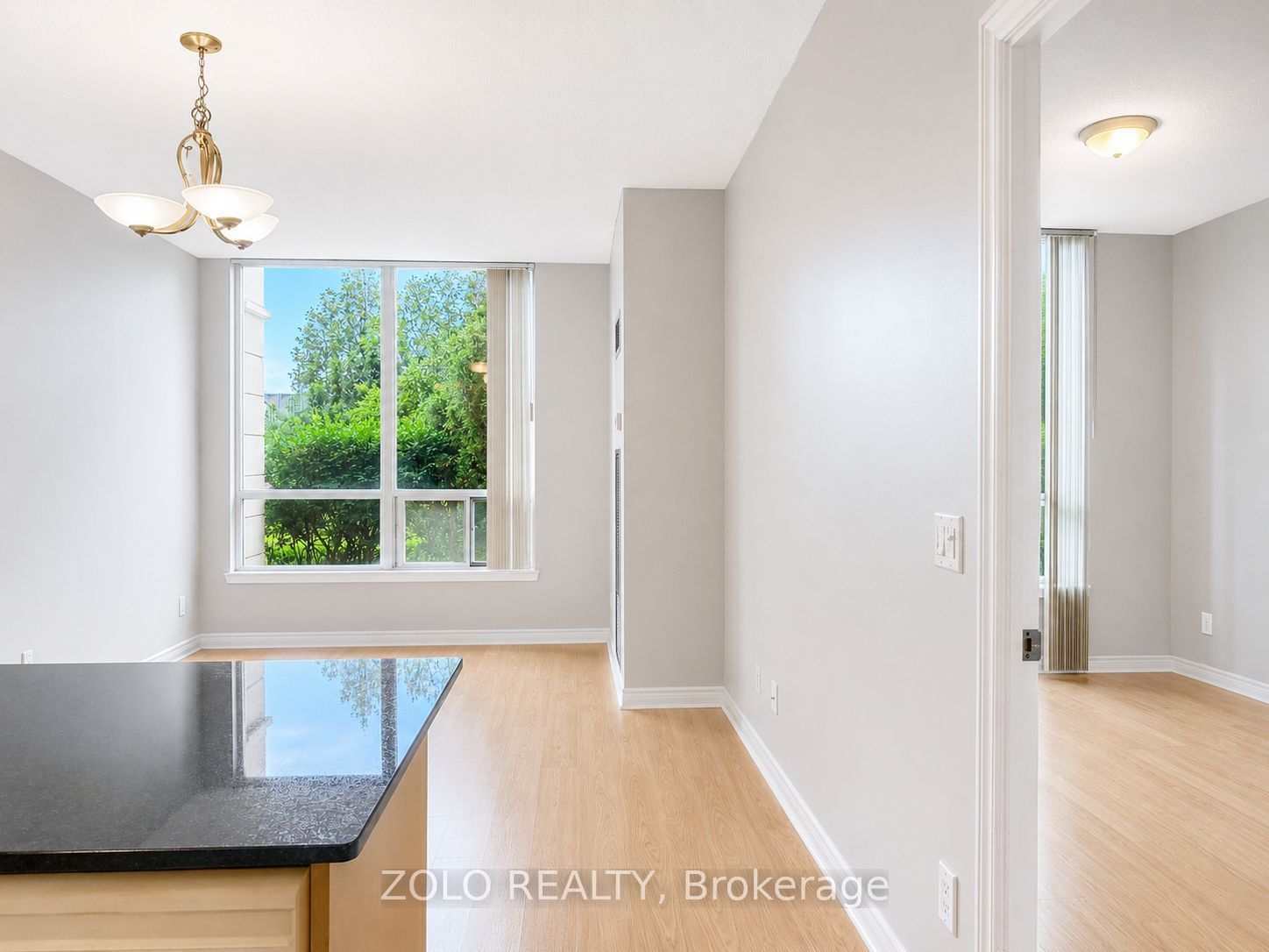 15 North Park Road 103, Vaughan, ON L4J 0A1 photo 2