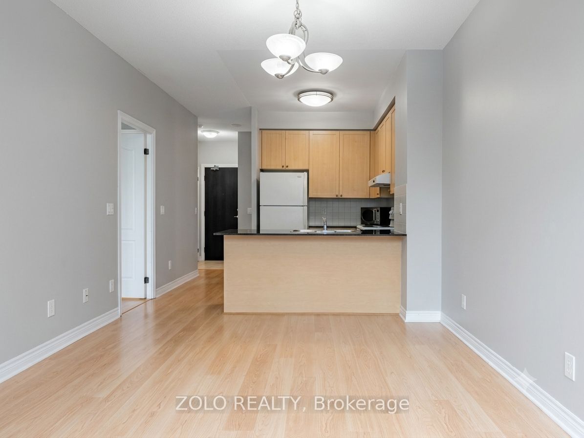 15 North Park Road 103, Vaughan, ON L4J 0A1 photo 5