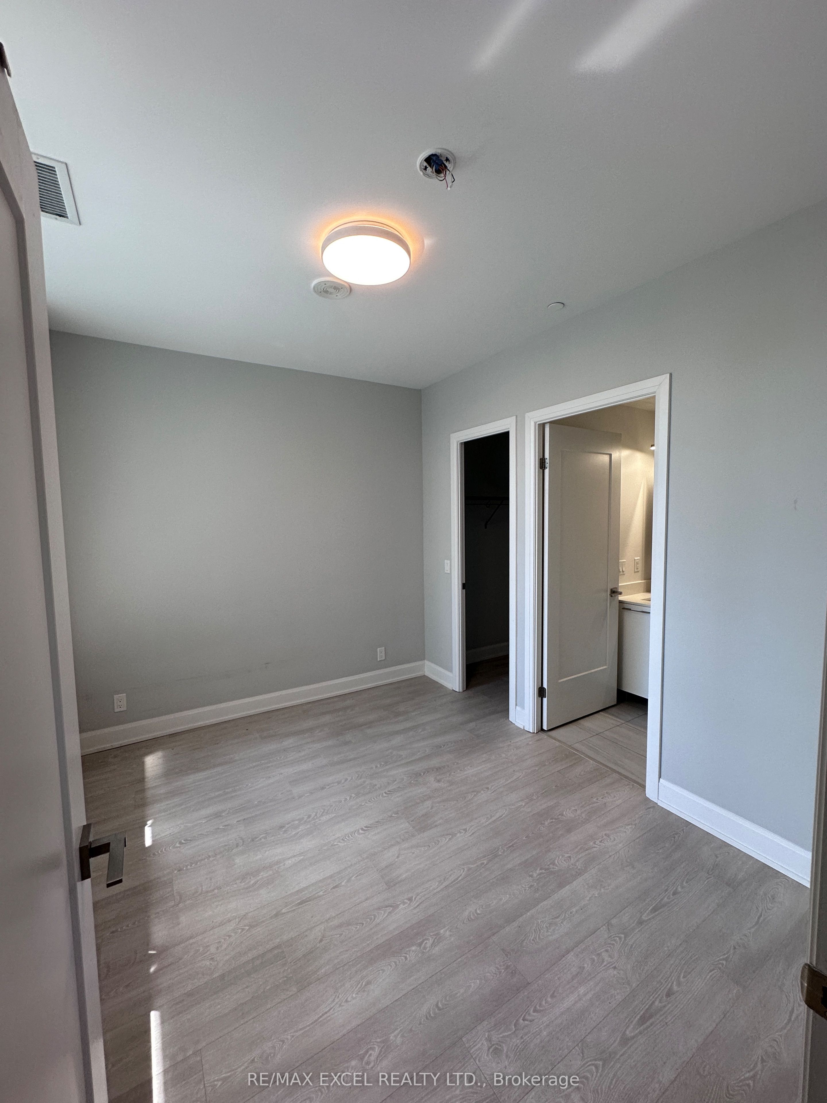 38 Water Walk Drive E 1030, Markham, ON L3R 6M8 photo 5